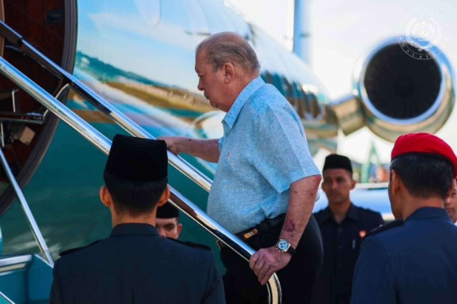 陛下此次首次访问阿联酋，是应阿联酋总统穆罕默德扎耶德的邀请。