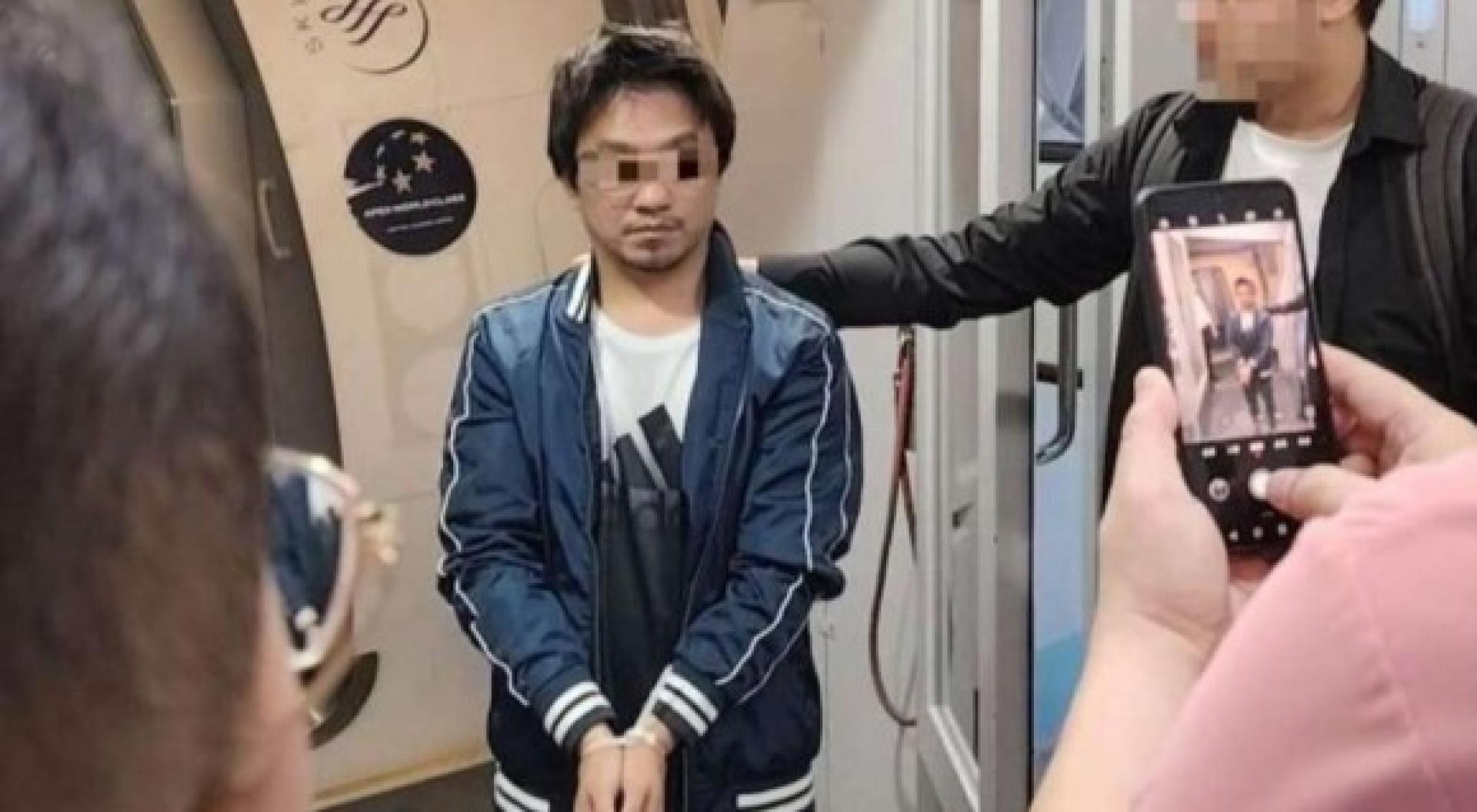 施纯芳（中）在菲律宾落网并遣返。