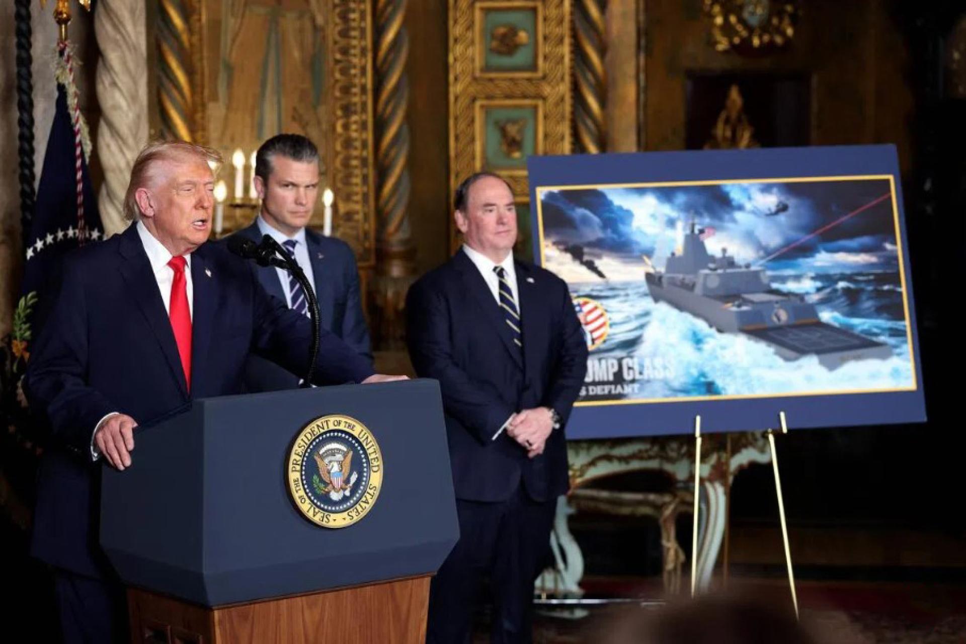 特朗普12月22日在海湖庄园宣布，美国海军将建造更大、更快、威力比现有战舰“强100倍”的“特朗普级”新型战列舰。