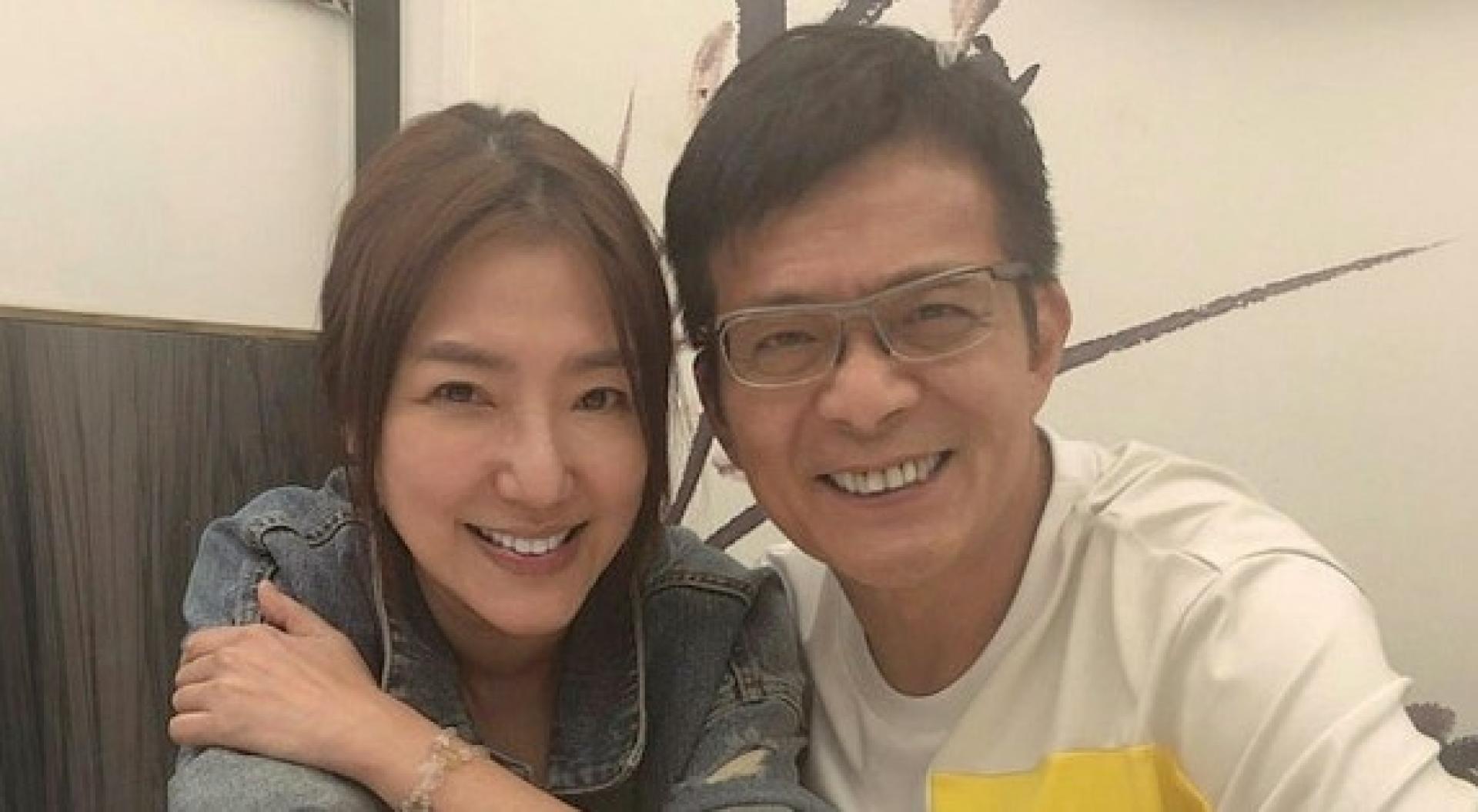 黄日华与关宝慧曾传绯闻。