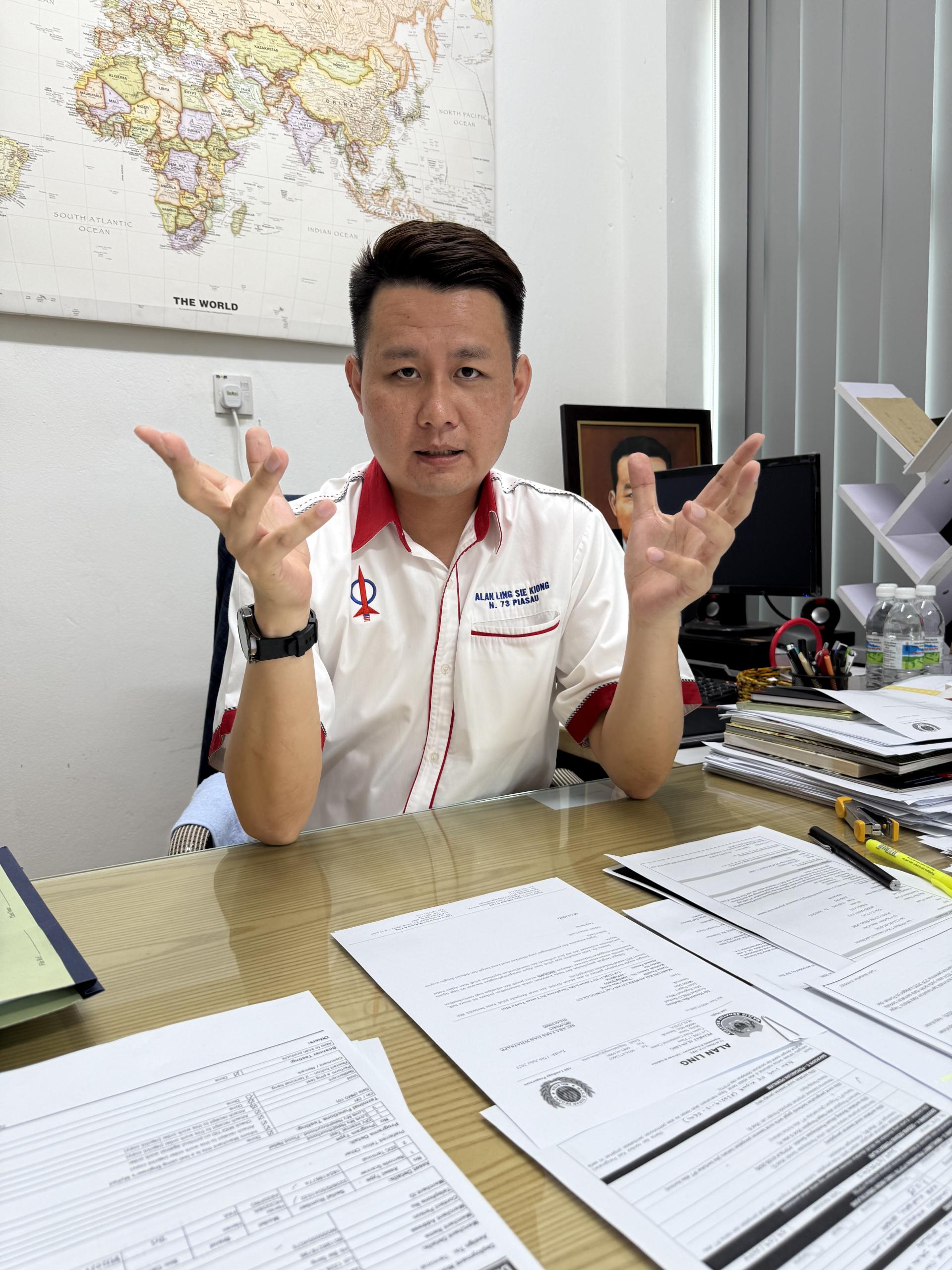 林思健代表砂行动党委员会和全党上下声援张健仁，并誓言和他同在，做其坚强后盾。