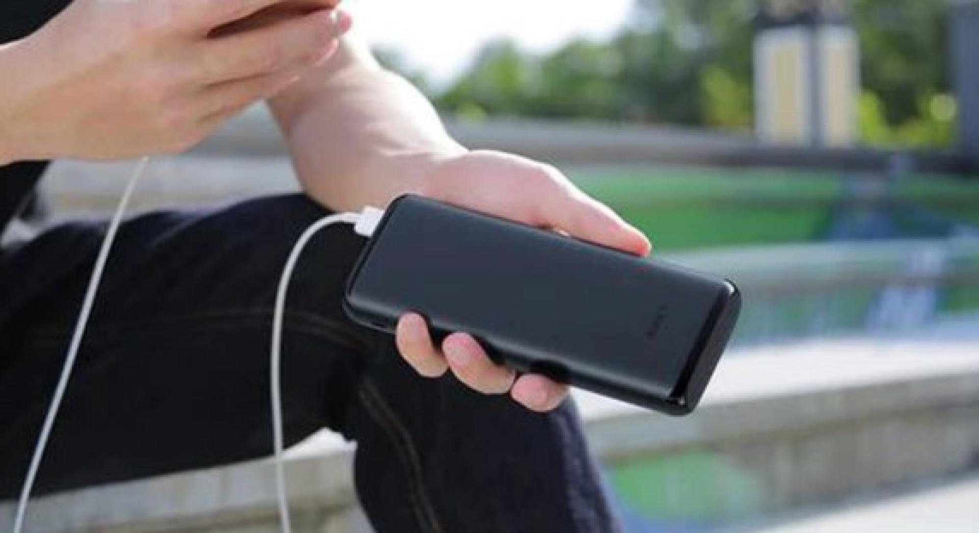 自2026年3月起，中国官方对部分移动电源产品开始试点，经一年过渡期后（2027年3月起）将扩大试点产品范围。