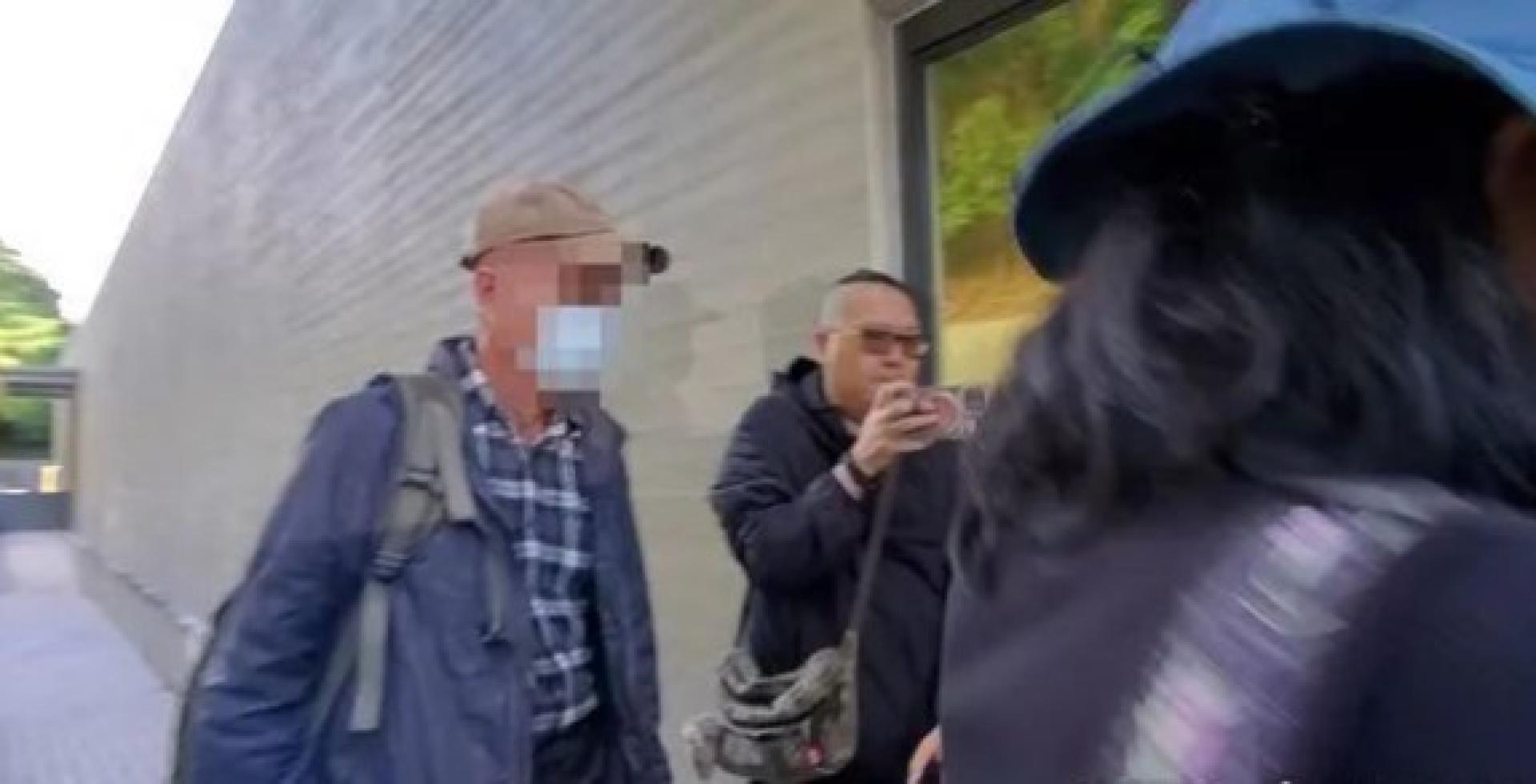 张文遗体今解剖，父母现身殡仪馆。