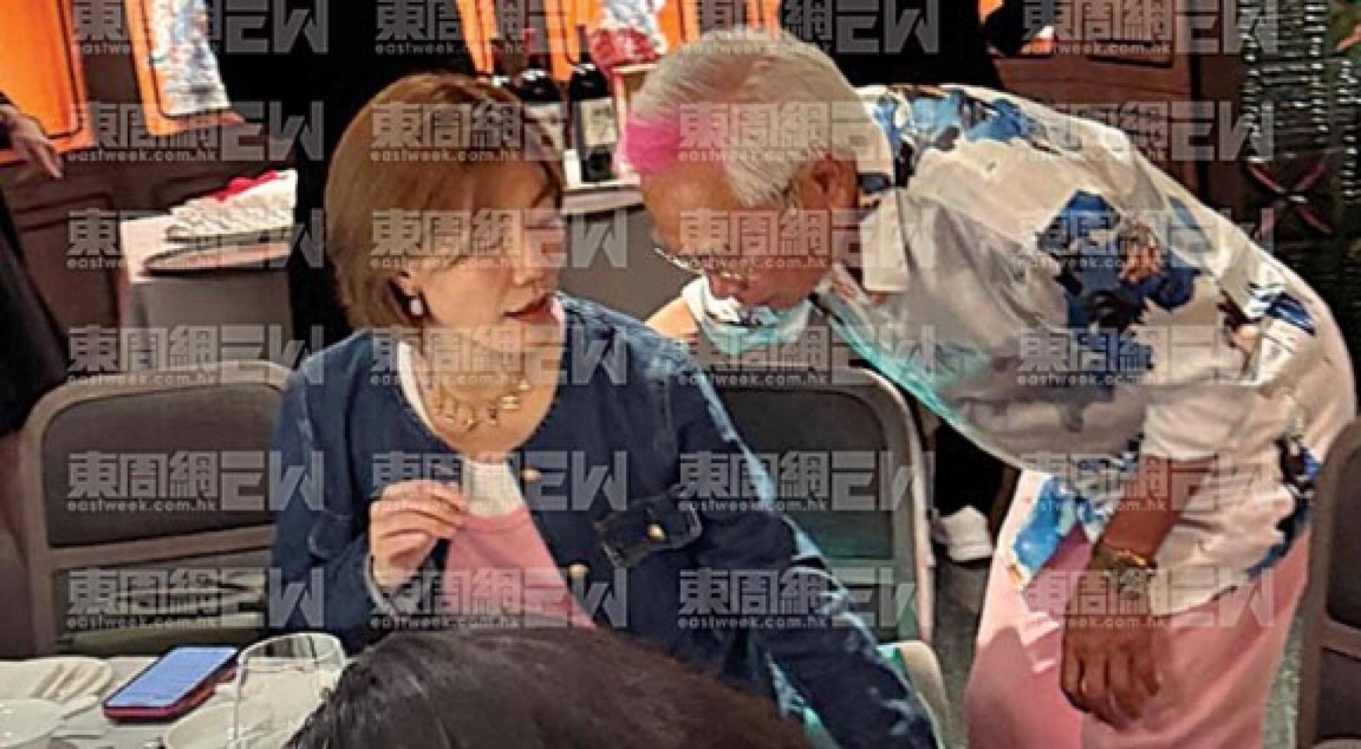 李龙基与龙婷热情交谈。