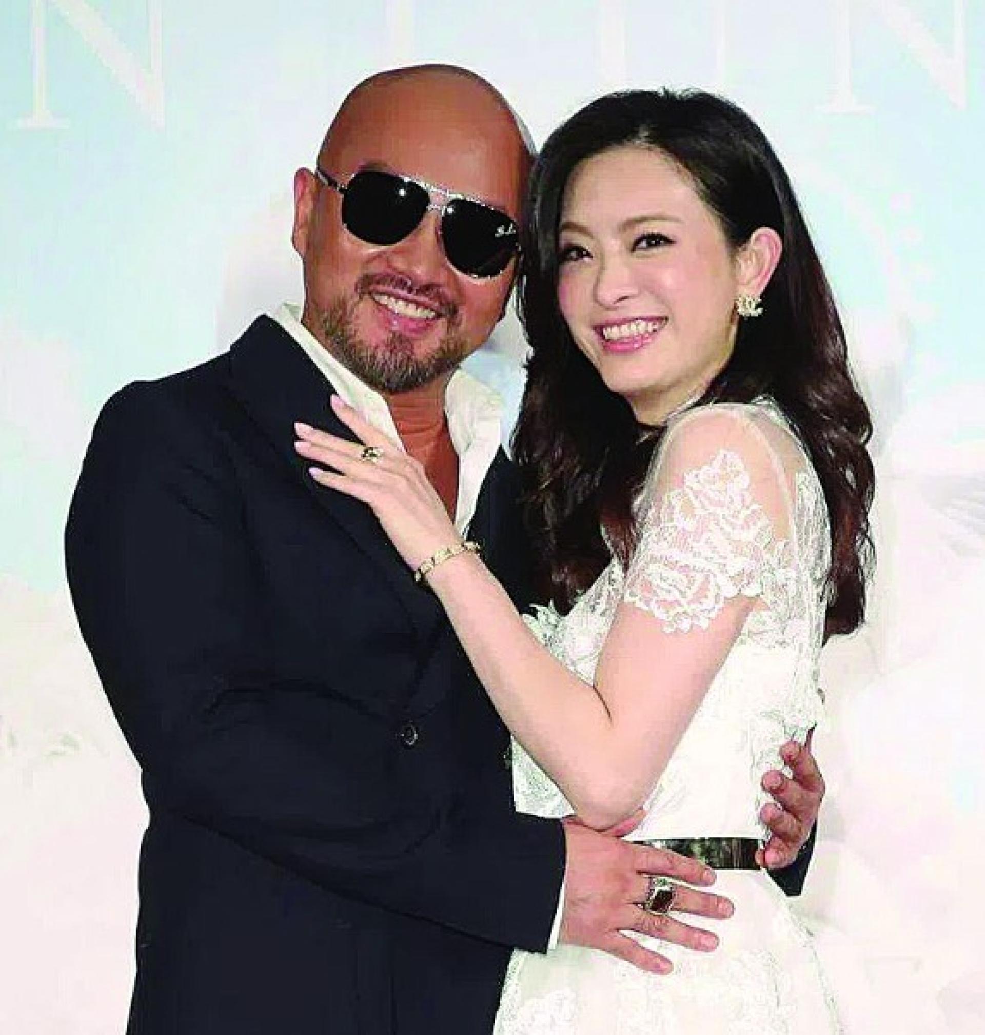 辛龙爆和刘真父母闹翻，连塔位地点都不告知。