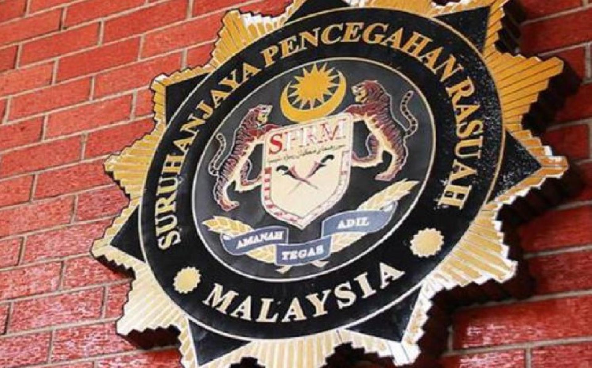 消息人士透露，昨早11时30分，反贪会官员抵达国防部，对相关项目进行初步调查。