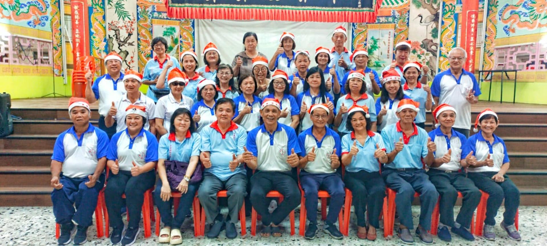 “冬至暨圣诞节联欢晚会”全体大合照。