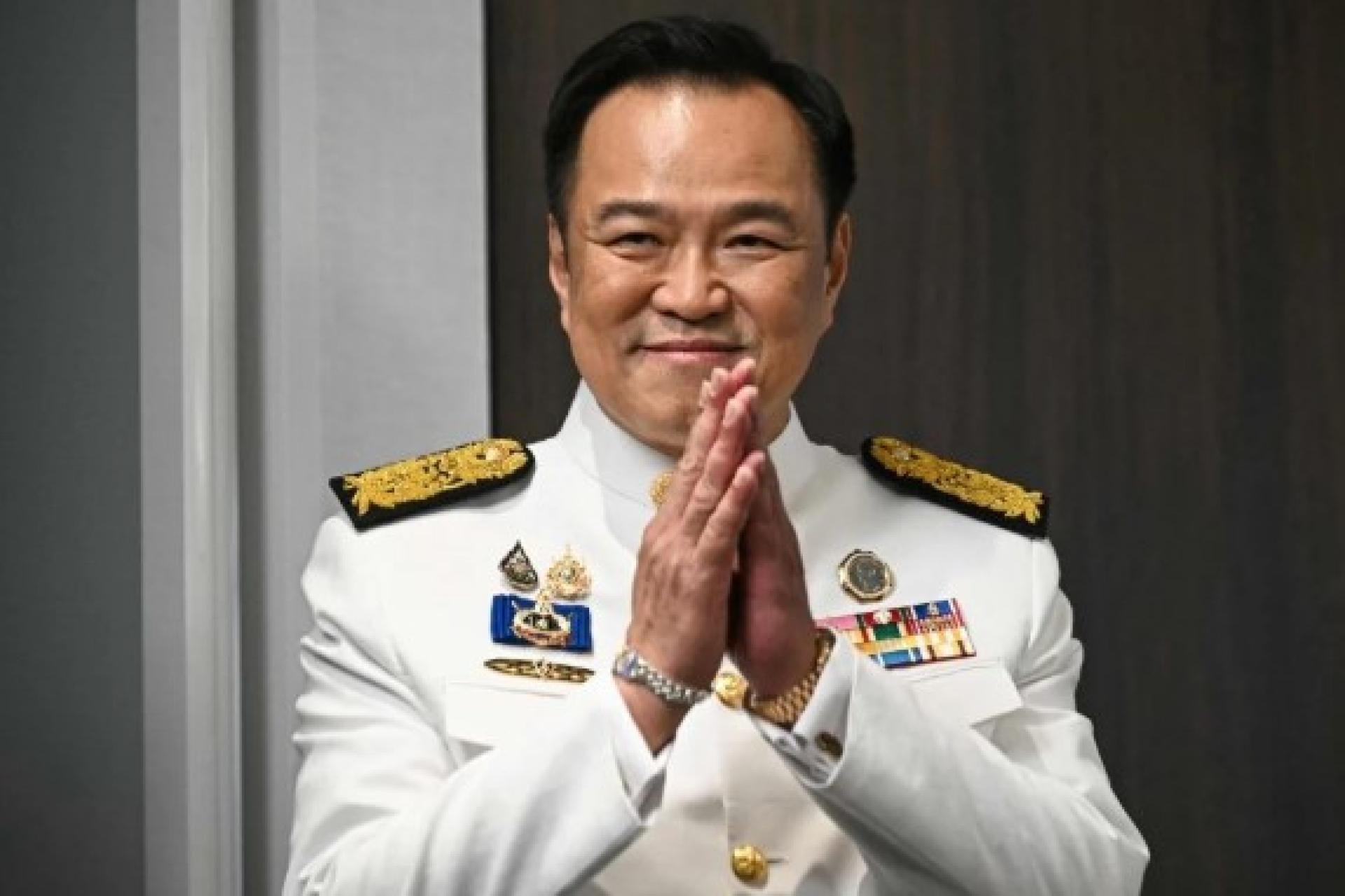 各政党须在12月28日至31日期间提交其首相候选人人选，每个党最多三人。图为阿努廷。