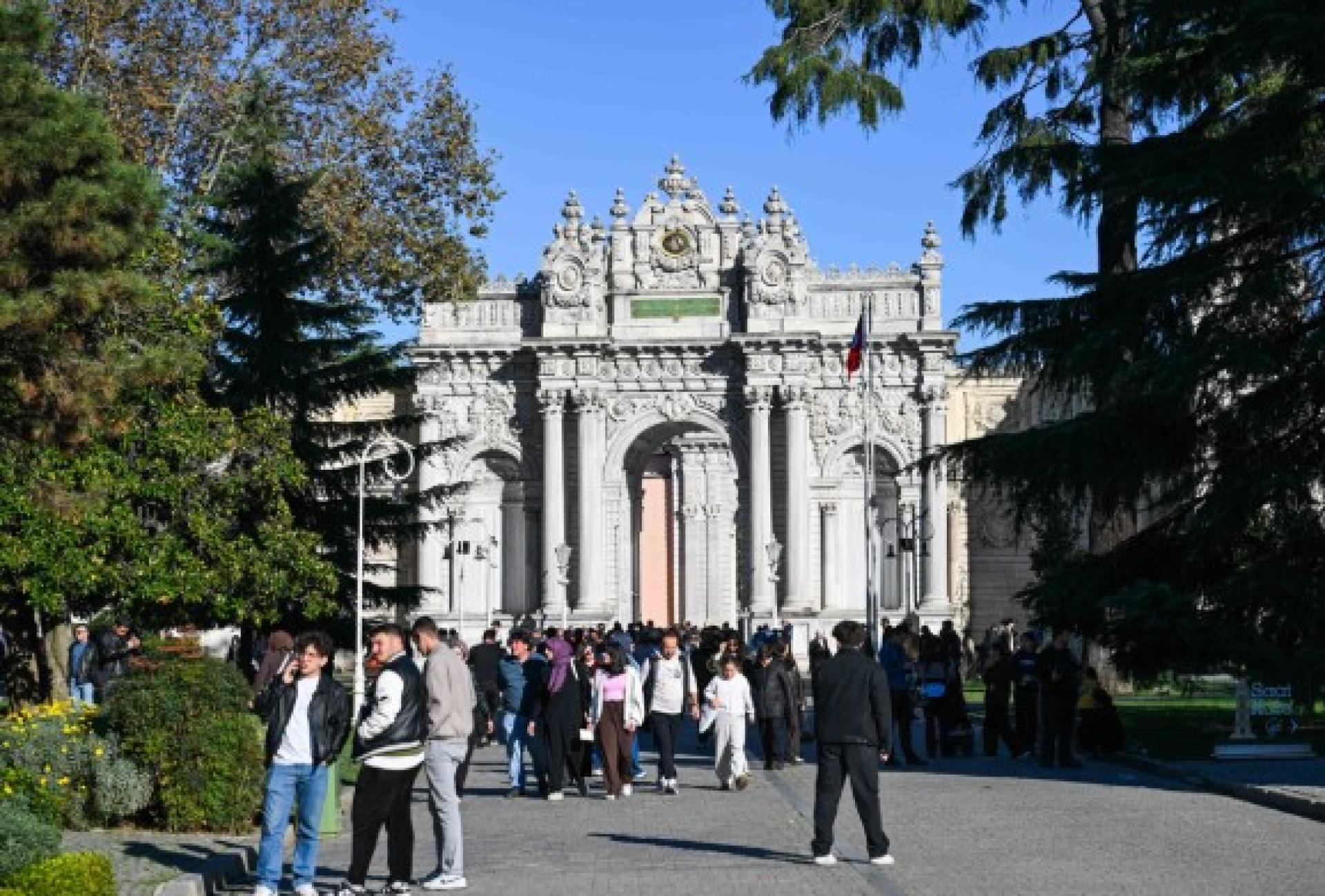 警方获得的情报显示，“伊斯兰国”组织成员计划在圣诞节和新年庆祝活动期间发动袭击。图为伊斯坦布尔的多尔玛巴赫切宫。