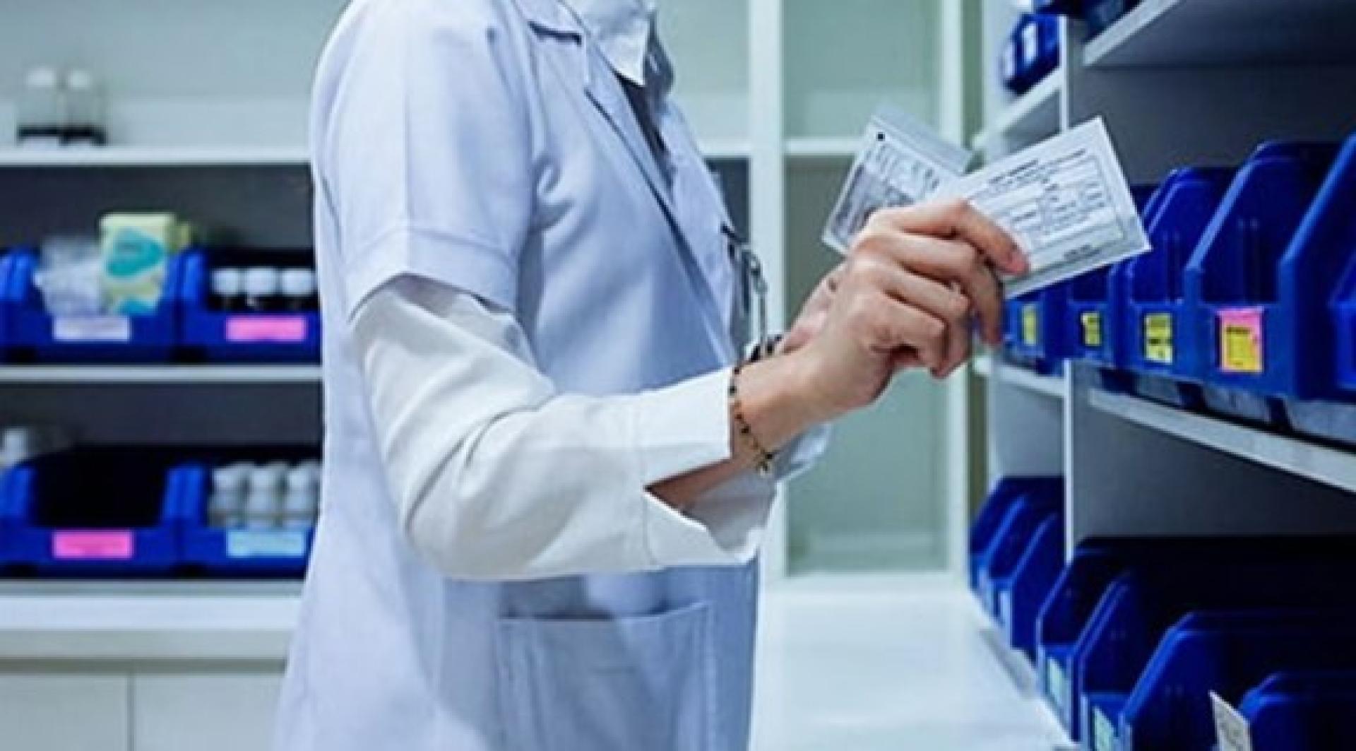 约300名药剂师相信已获得政府颁发的正式雇员合约，另430位还在后补名单、合约已于10月届满的药剂师，也获得延长1年的服务合约。（档案照）