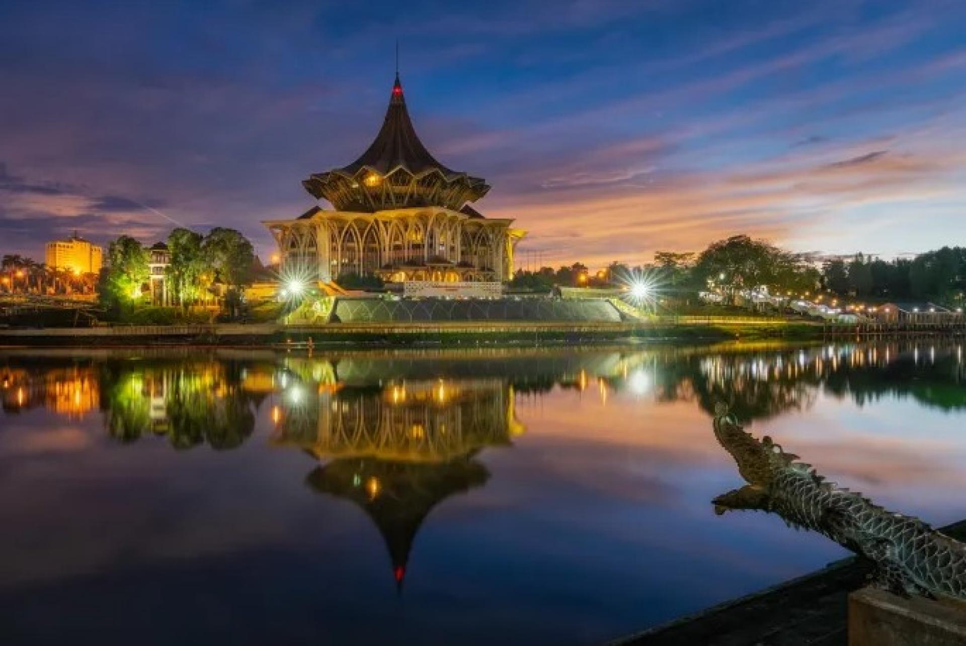 古晋河滨的景色资料照片。