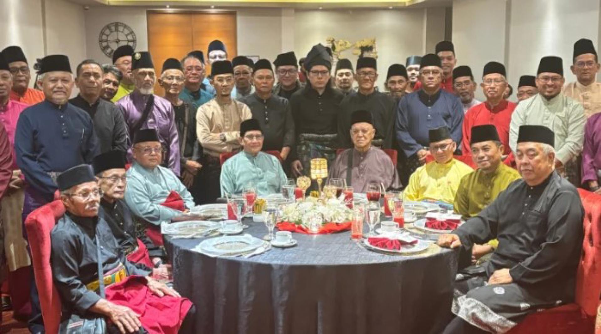 贾巴特世盟节2025晚宴上，出席者合摄。