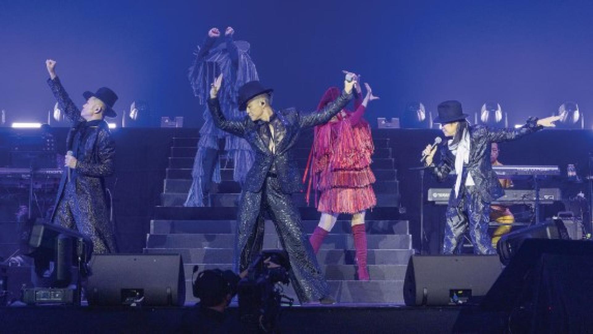 草蜢周六晚在巡演最终站的舞台上，用一首《梦伴》致敬恩师梅艳芳。