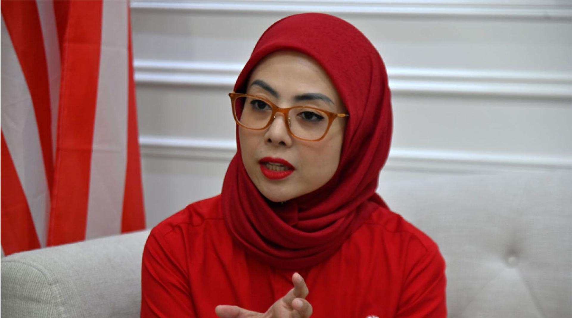 努鲁希达雅批评阿克马“情绪化”施压领导层。