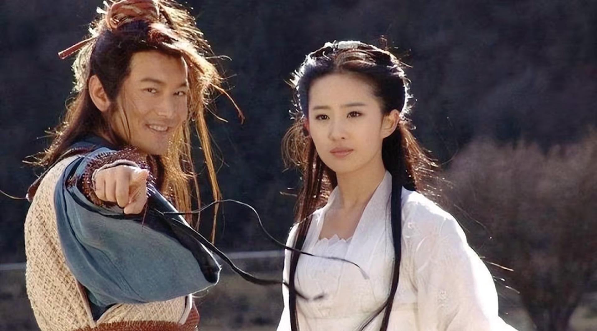 黄晓明在拍摄《神雕侠侣》时，曾救过刘亦菲一命。