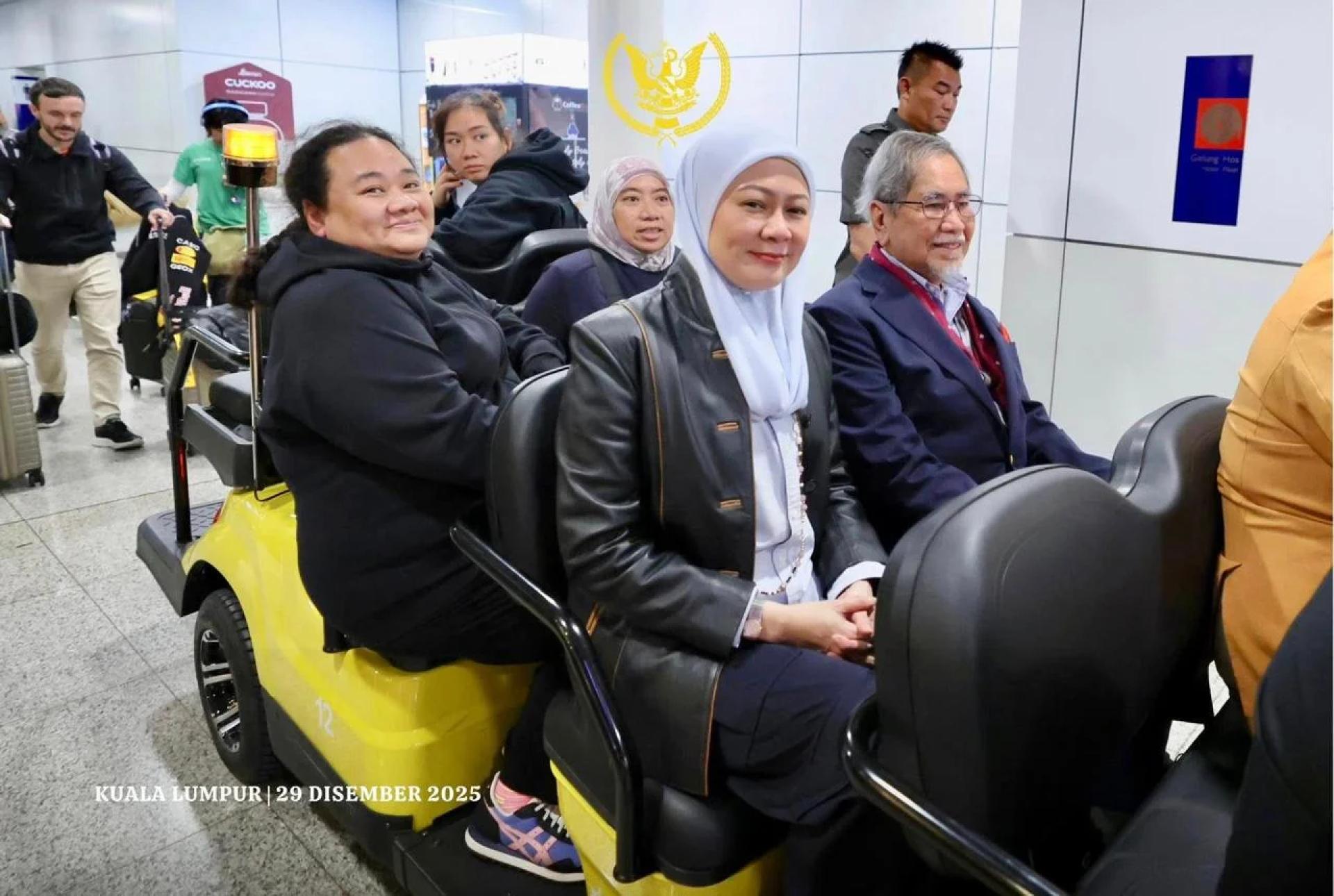 砂拉越元首敦丕显斯里旺朱乃迪博士日前完成访日官方行程，于今晨5时安全返抵国门。