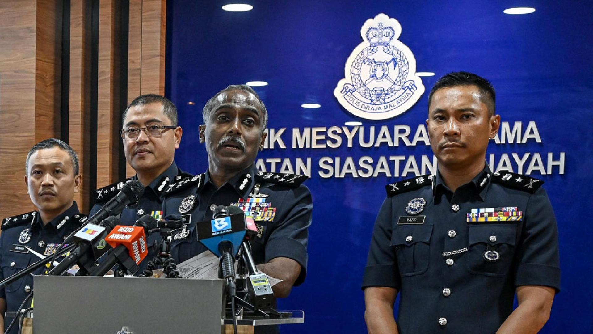 古马（右2）表示，调查发现汝来爆炸案属个案，当中无极端元素。