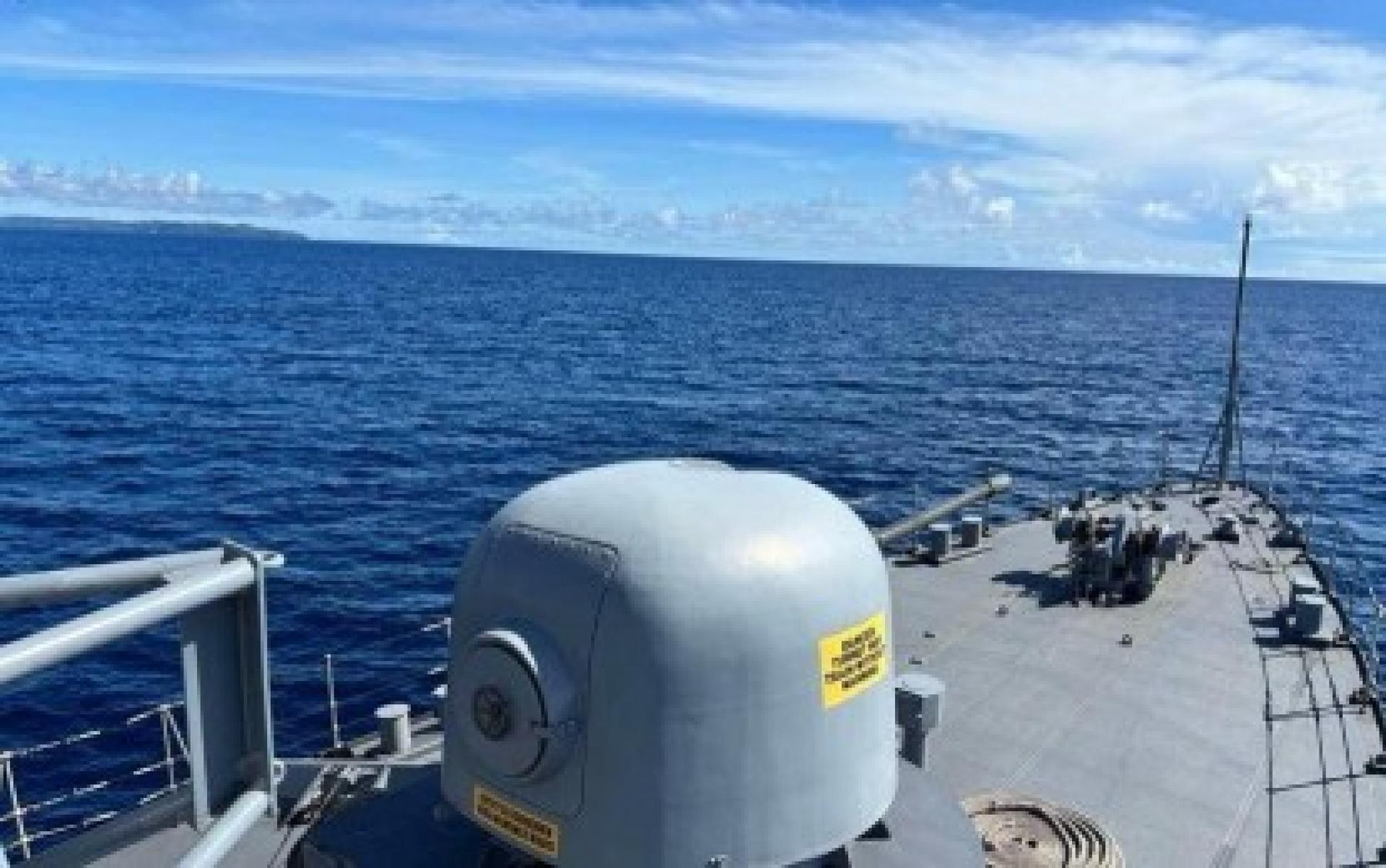 菲律宾海军外海巡逻舰“阿特米奥里卡特号”周一在达沃西省巴鲁特岛领海水域执行巡逻任务。