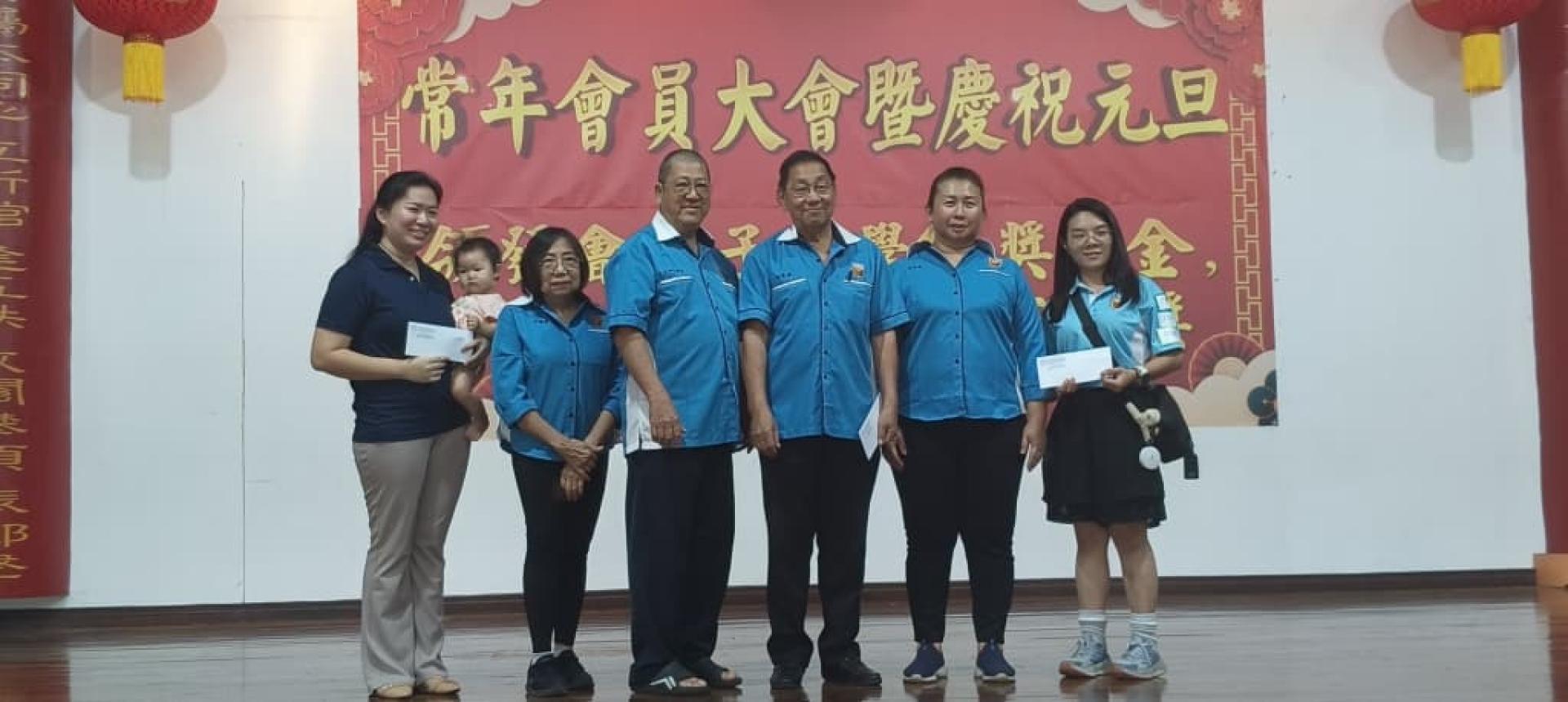 颁发新生儿鼓励金。