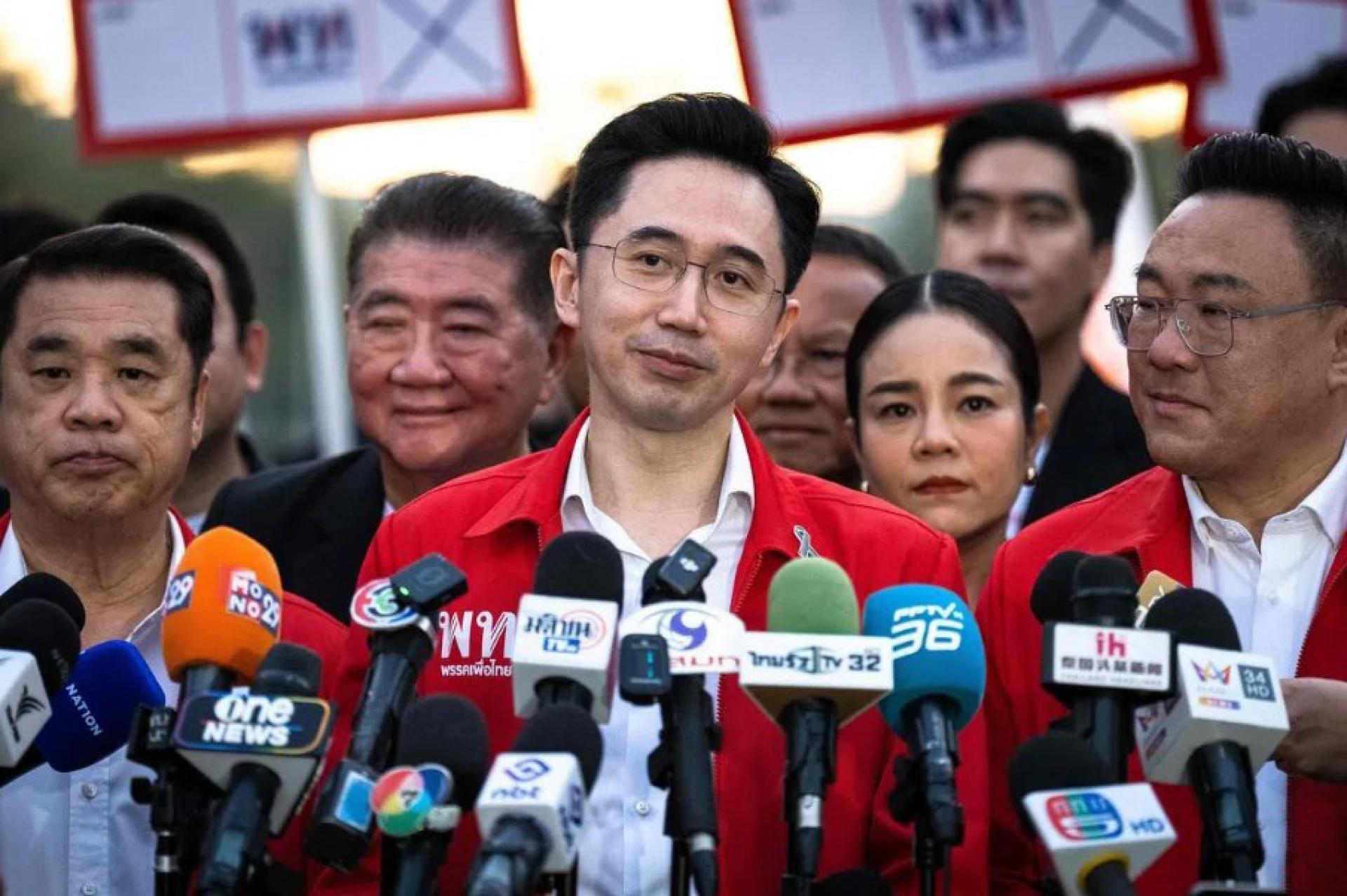 在一众泰国首相候选人中，最受瞩目的是为泰党头号首相候选人、前首相达信的外甥裕差南（Yodchanan Wongsawat，中）。 （档案照片）