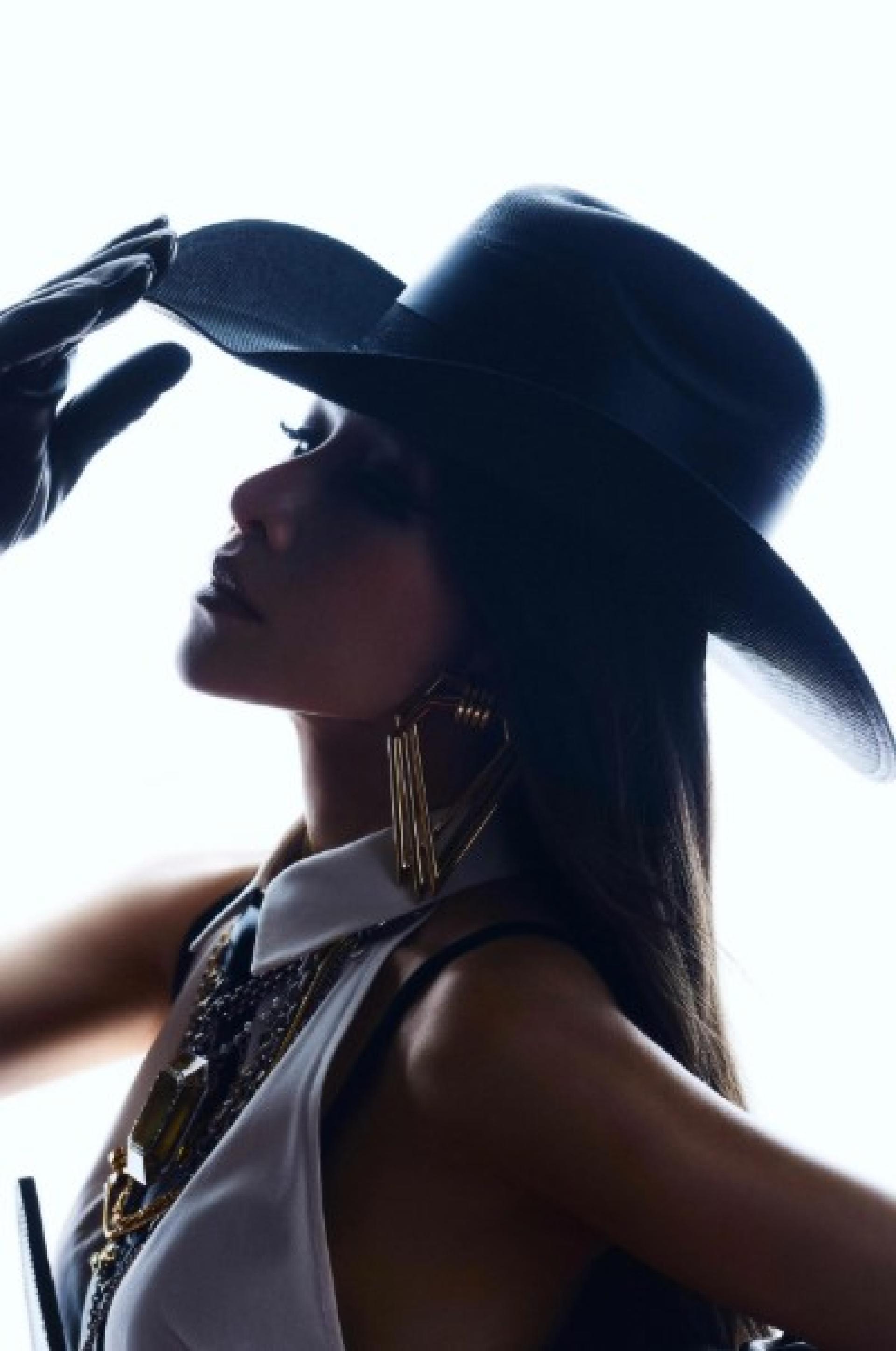 蕭亞軒時隔14年返跨年開麥飆歌18分鐘喊“演唱會見” - 联合日报