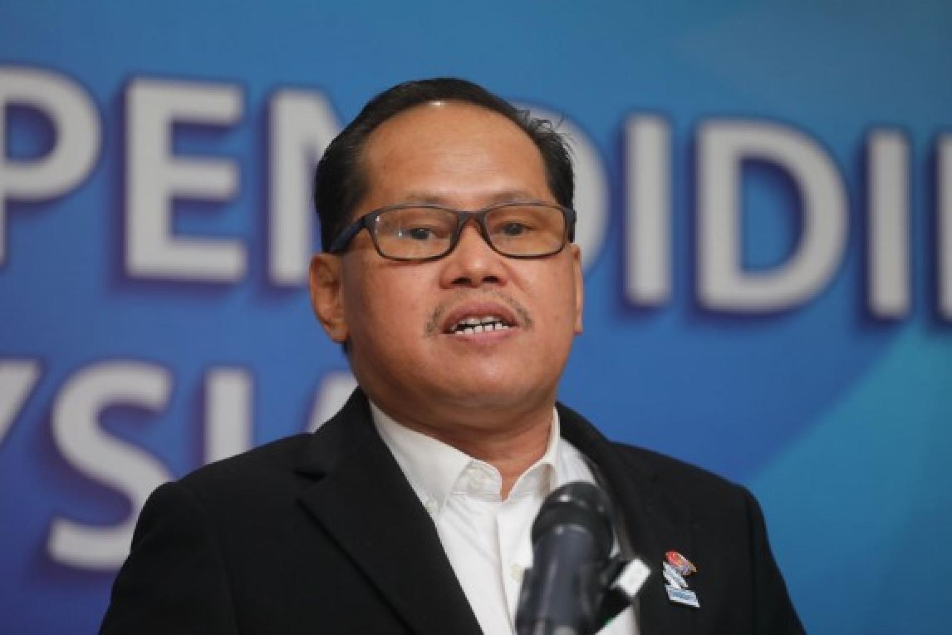 莫哈末阿占：教育部正探讨在全国学校落实统一校服，缩小各校在颜色与款式上的差异，以减轻家长的经济负担。