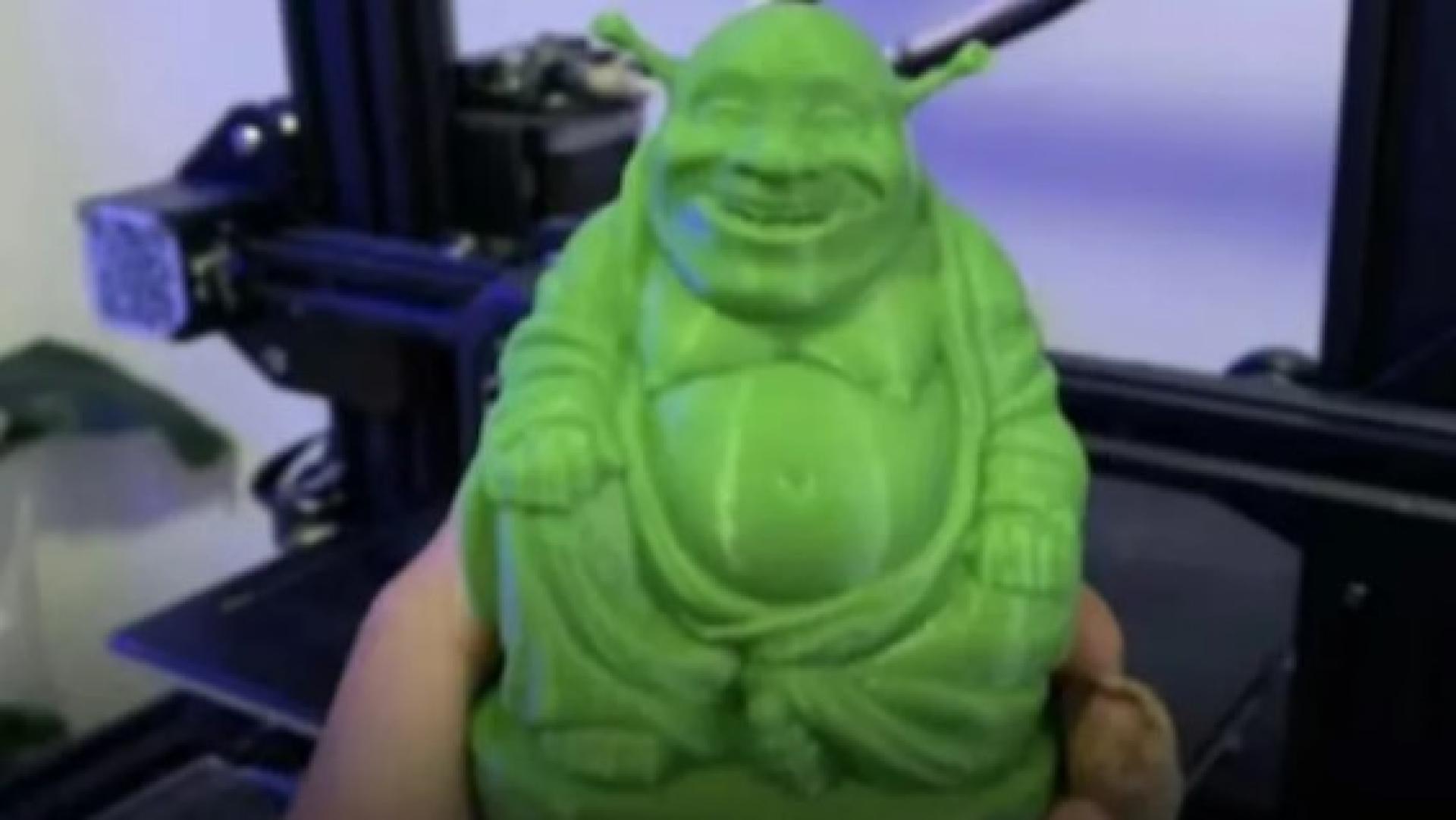 这“佛像”是好莱坞动画电影《史瑞克》主角的恶搞模型。