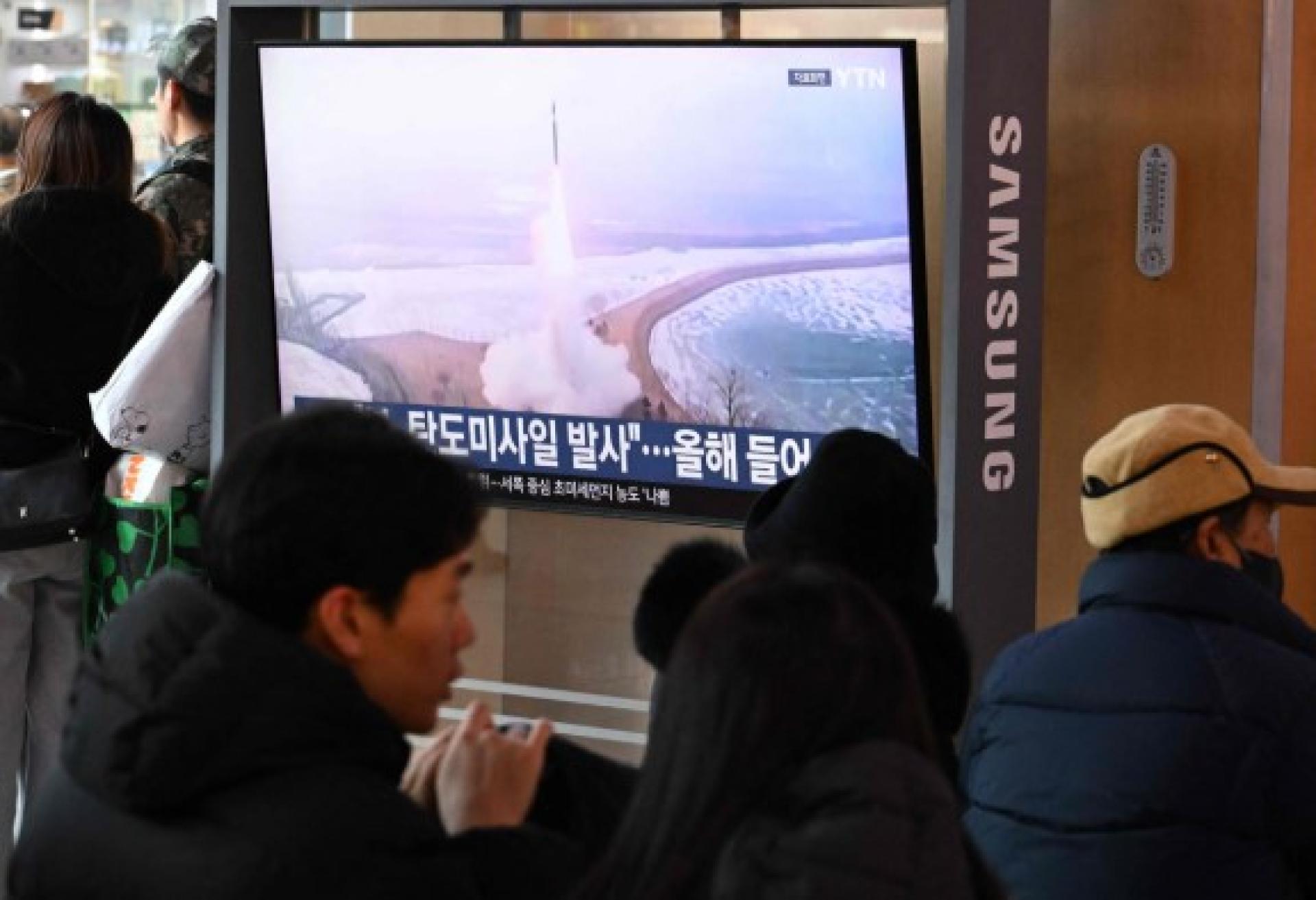 韩国电视台报道朝鲜再试射导弹。