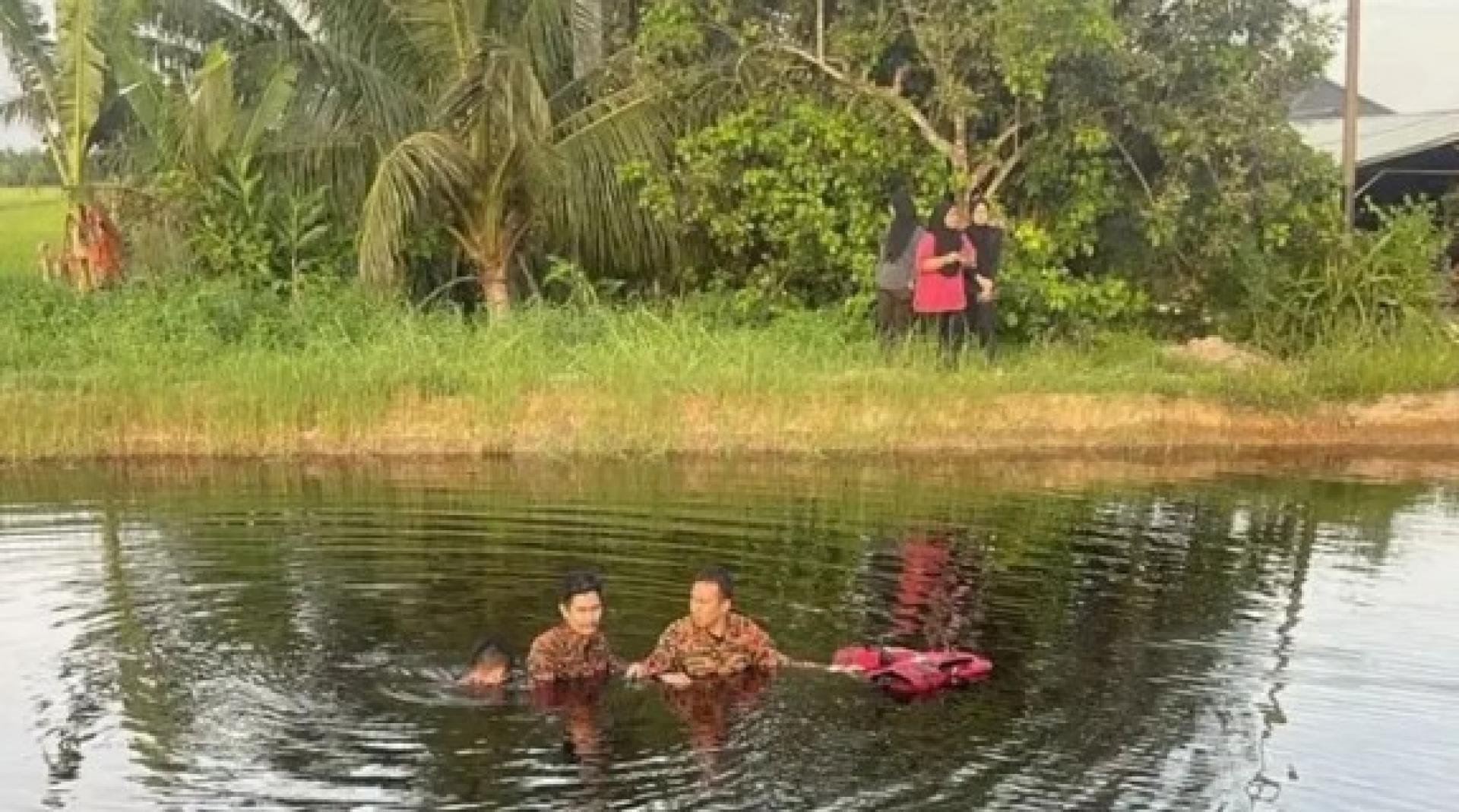 消拯员展开搜救行动。