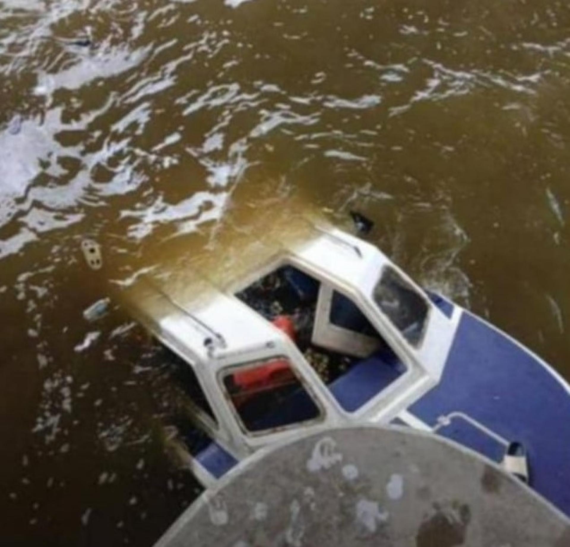 快艇在汶莱水域航行时沉没。