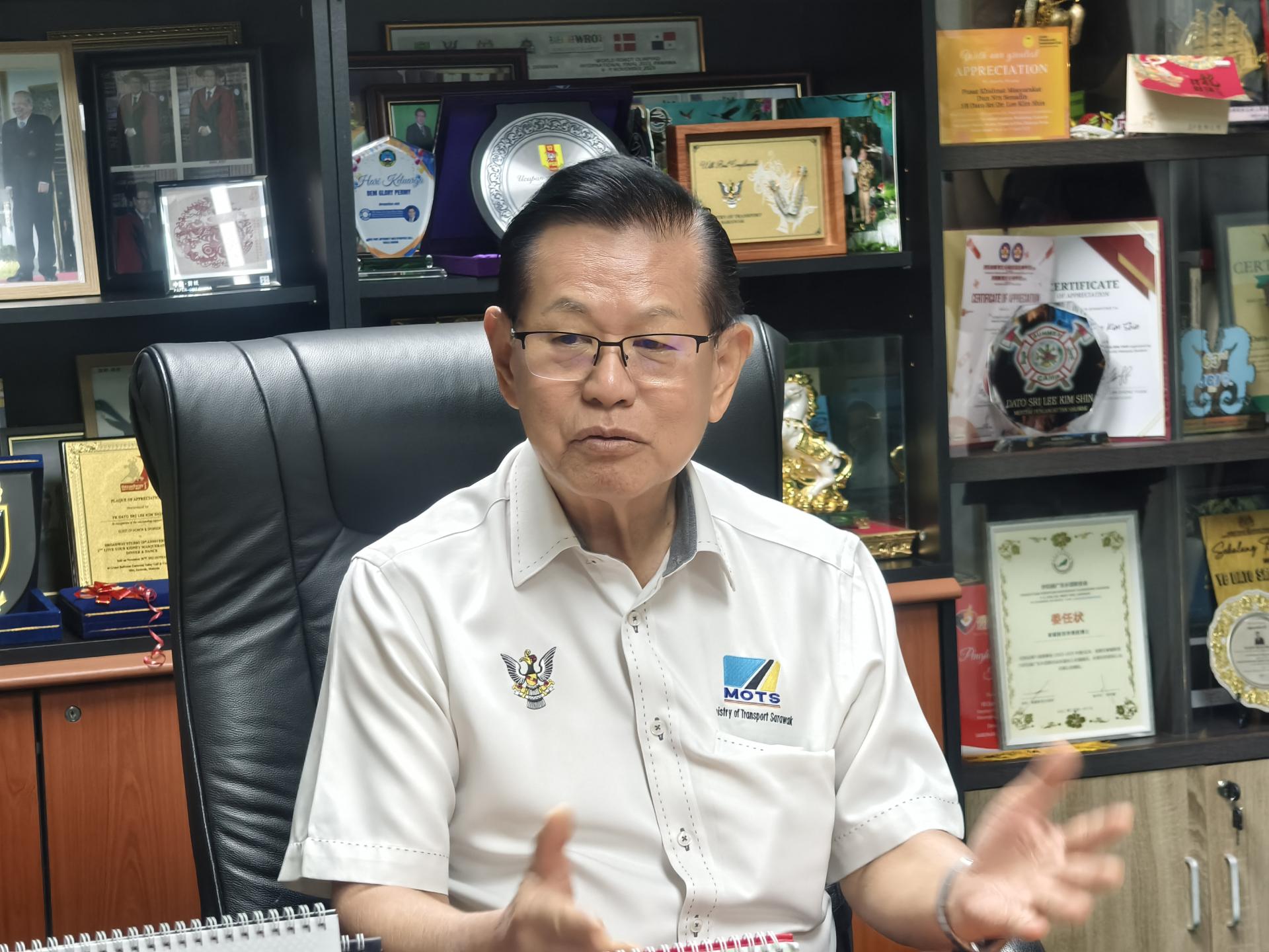 砂拉越交通部长拿督斯里李景胜分享砂州交通发展，并表示多项道路与航空工程持续推进。