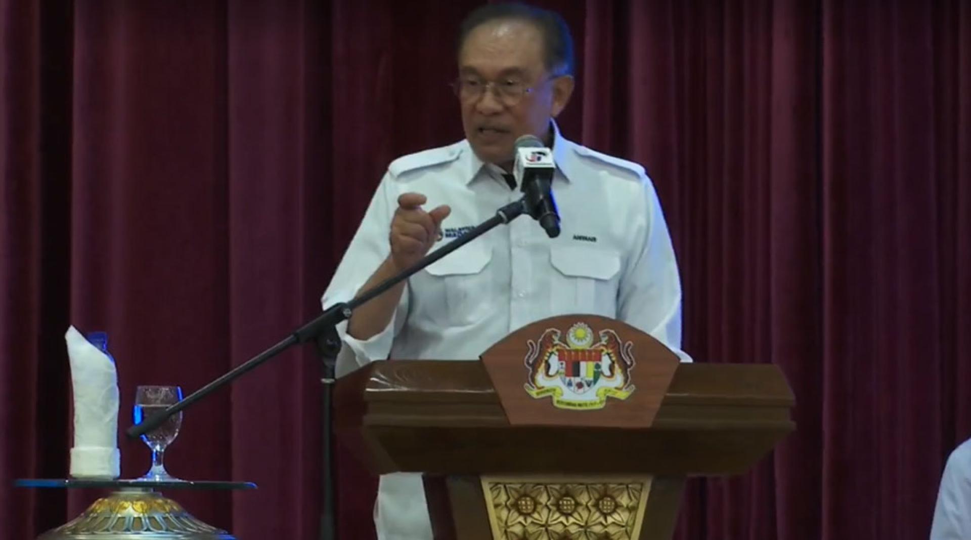 首相拿督斯里安华宣布，年营业额低于500万令吉的企业，电子发票（e-Invoice）实施期限延长一年。