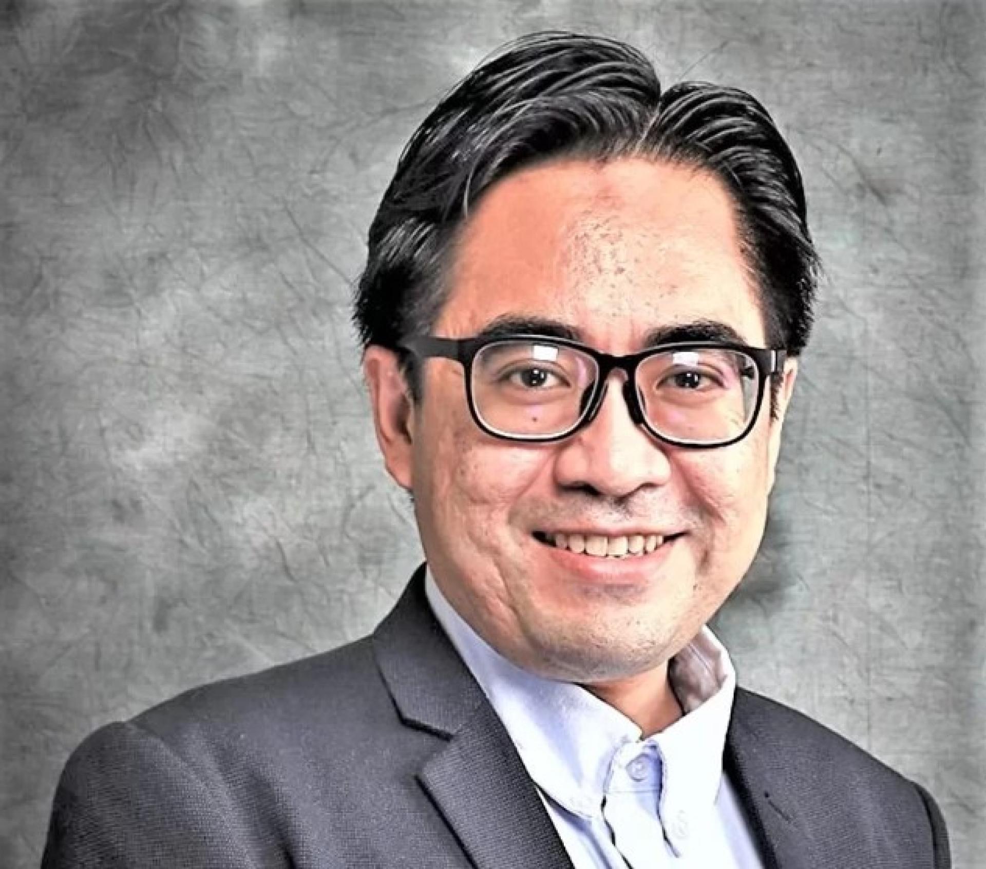 赫尔米哈兹米医生。