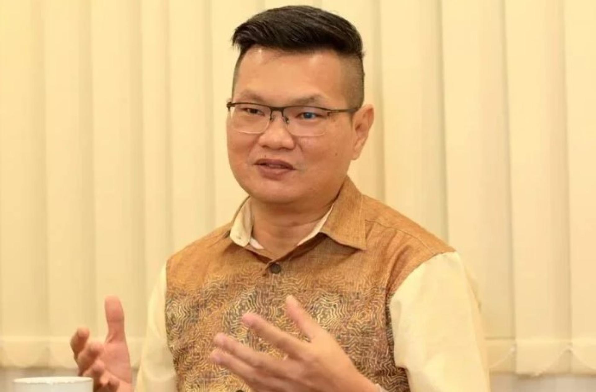 李国忠博士（译音，Dr Lee Kuok Tiung）。