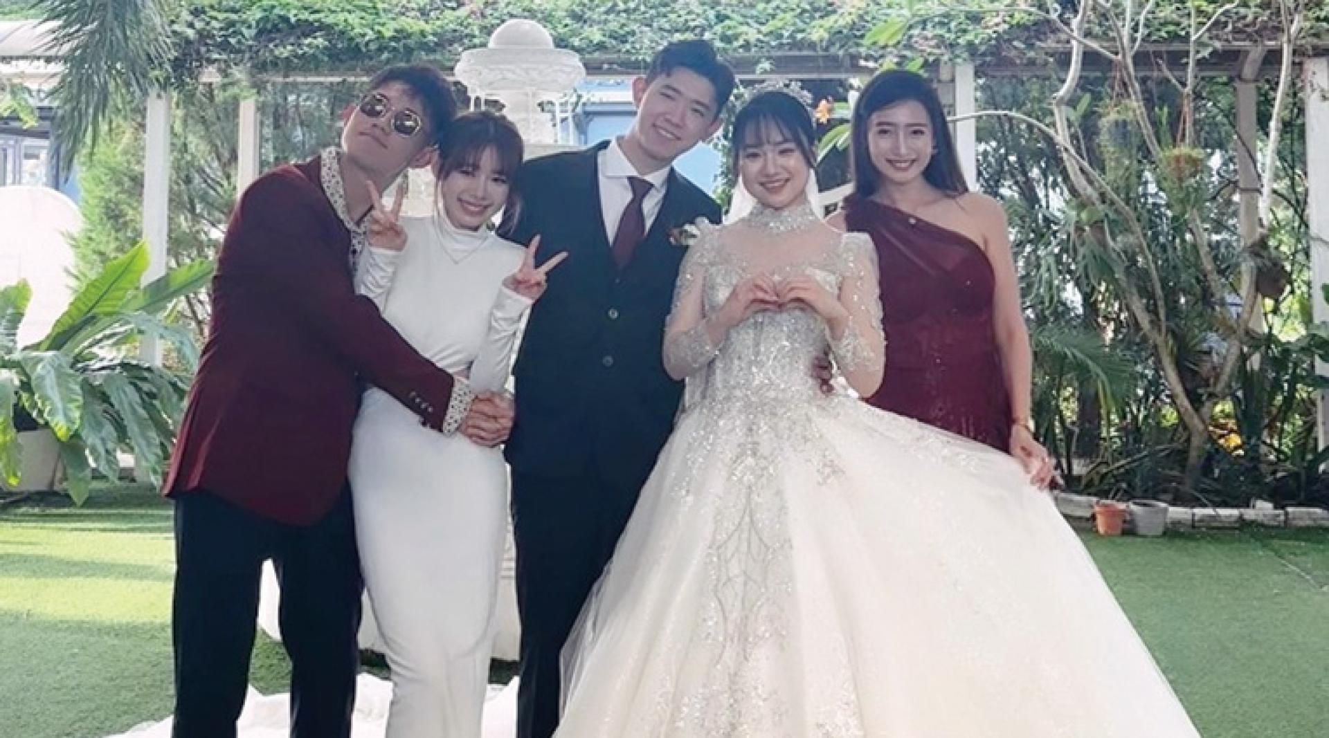 林明祯（左二）最小的弟弟（中）结婚。