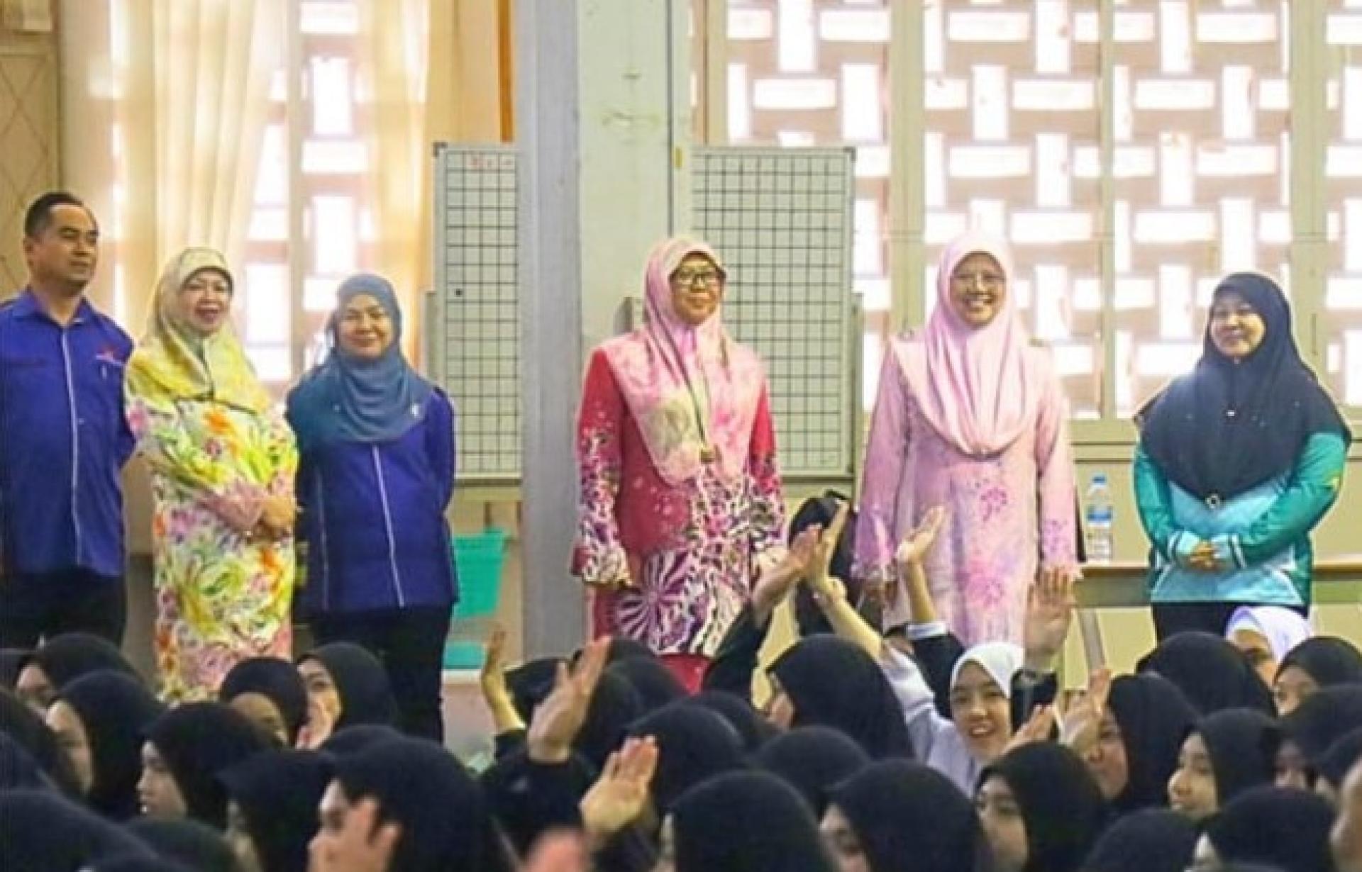 教育部长拿汀罗麦嘉视察苏丹后女子中学