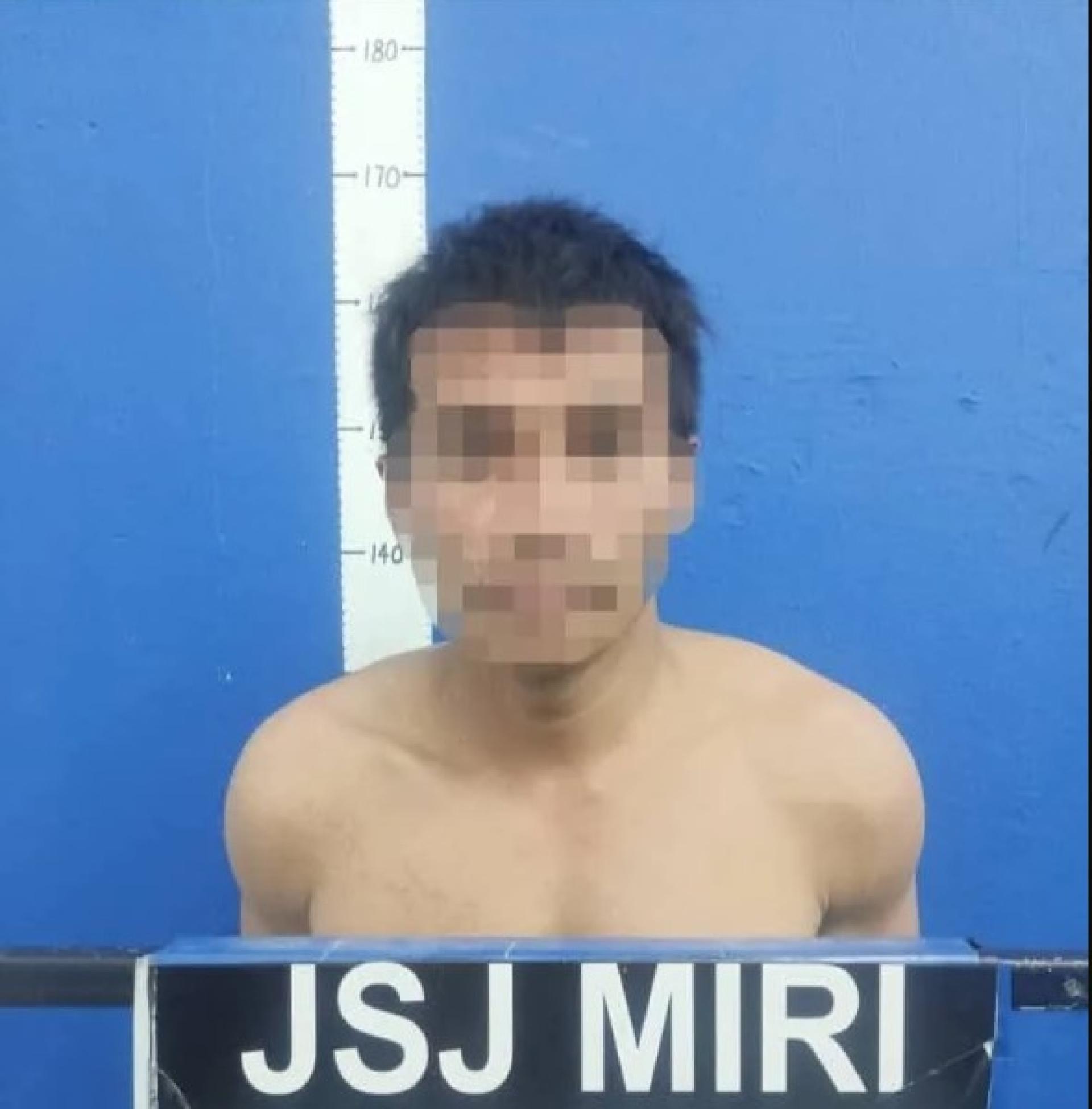 被扣押的嫌犯。