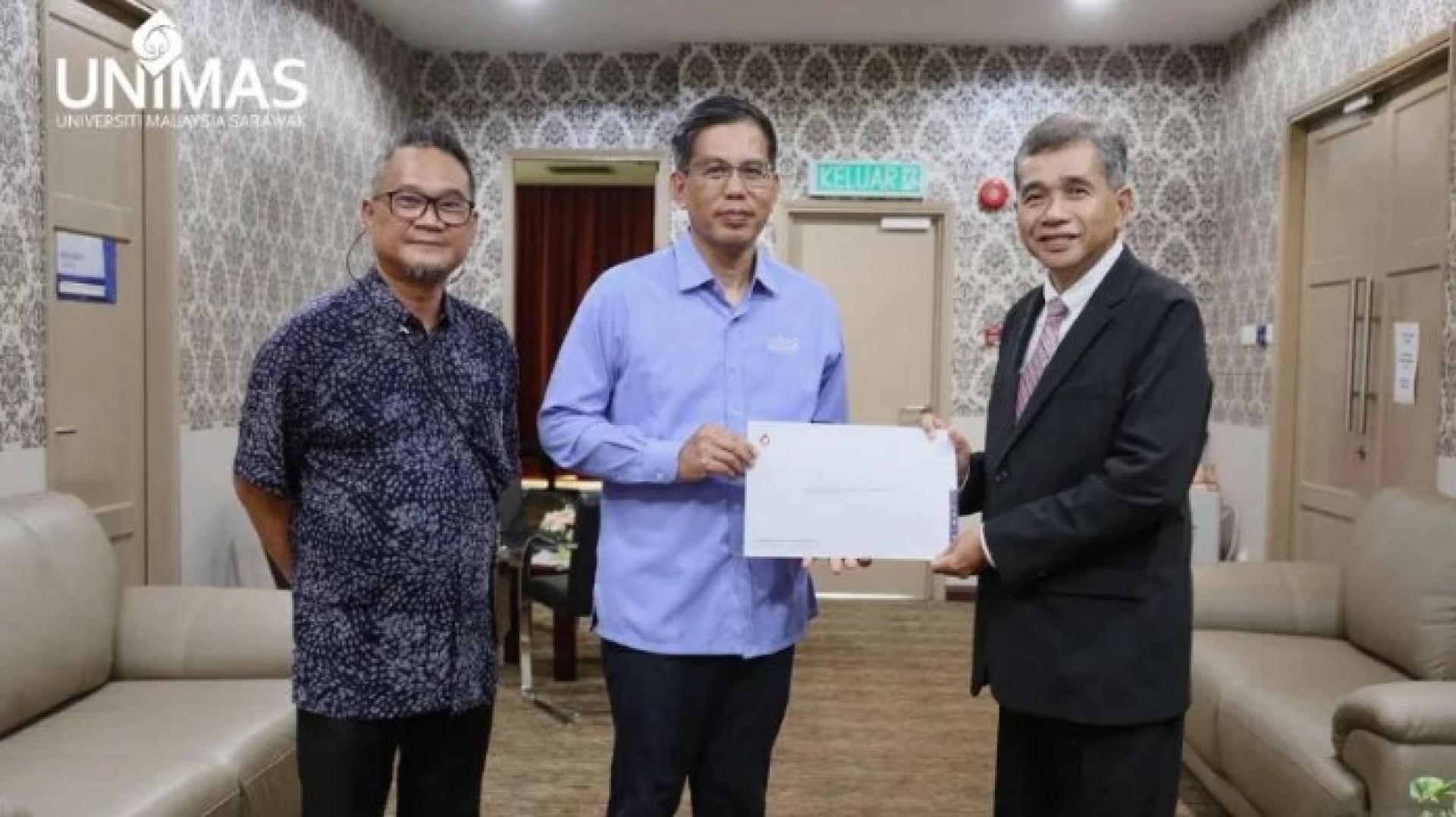 拿督副教授约翰沙姆苏丁拿督萨巴鲁丁被任命为UNIMAS法学院首任院长。