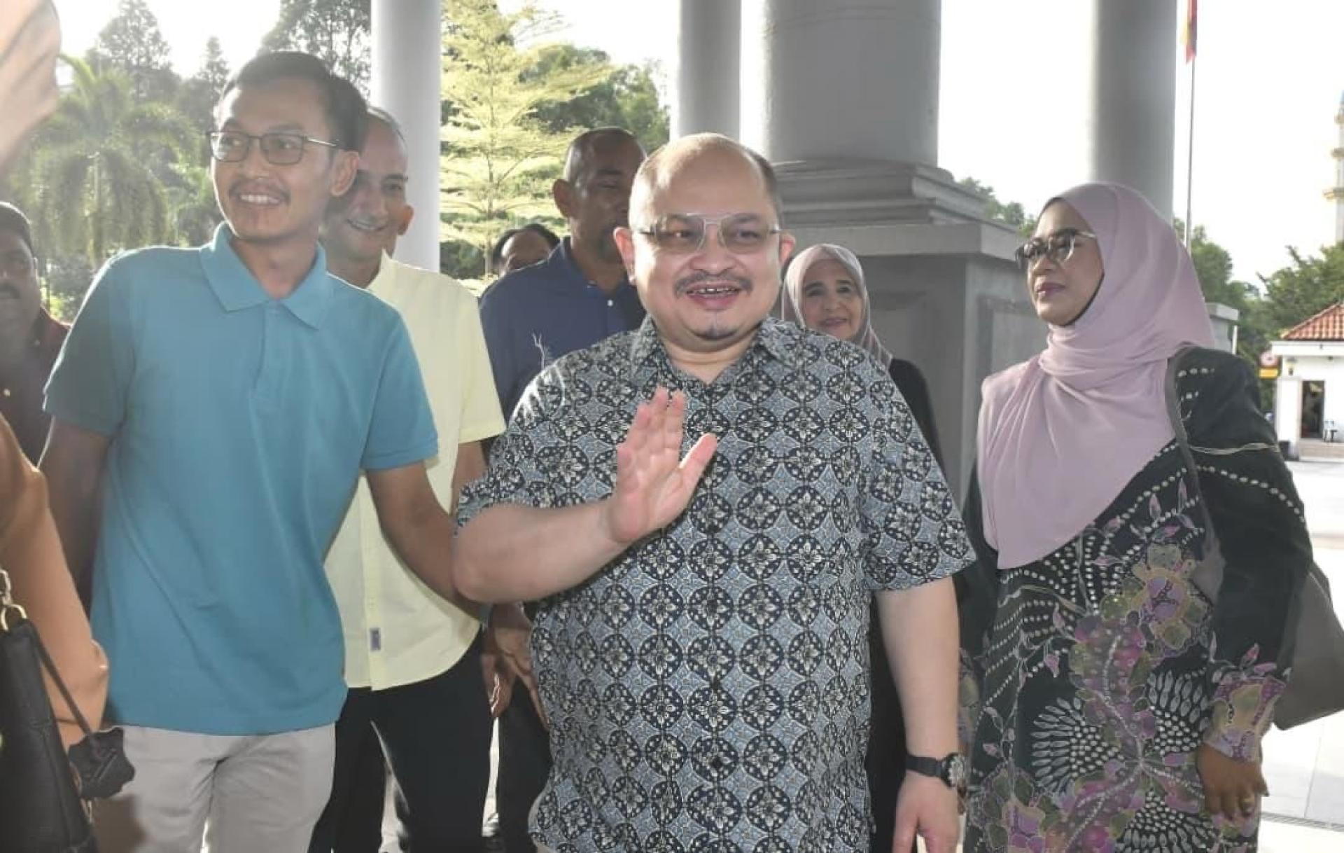 面对受贿罪的三苏或将向法庭提呈陈情书以申请撤销控罪。