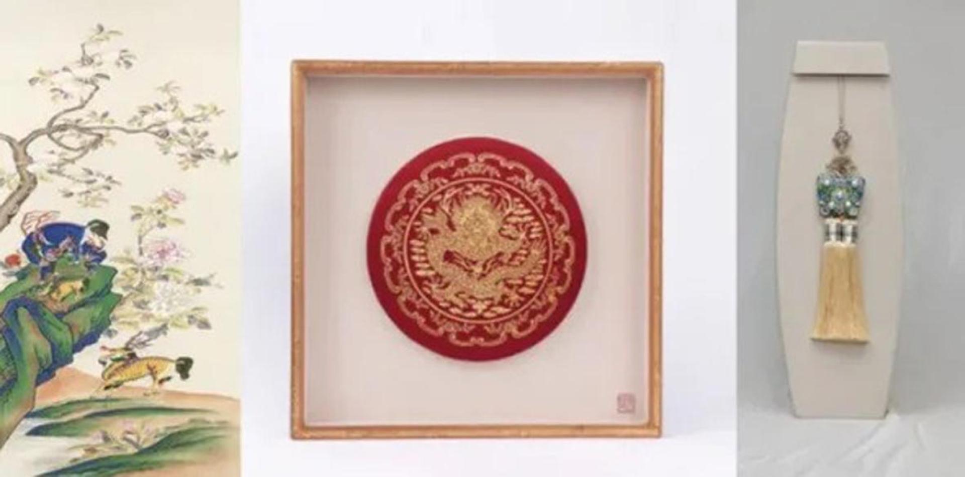 李在明夫妇向习近平夫妇赠送的礼品。左起依次为麒麟图、金箔龙纹相框、韩国传统配饰。