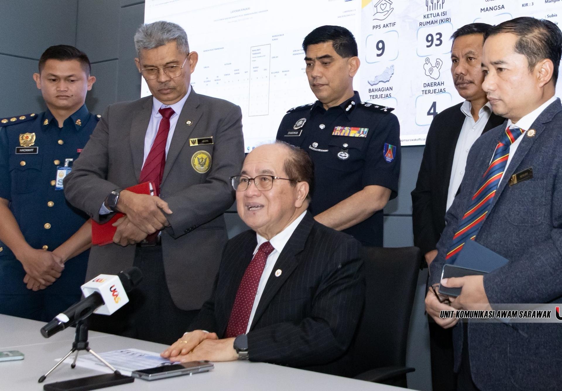 拿督阿玛道格拉斯在发布会上发言。