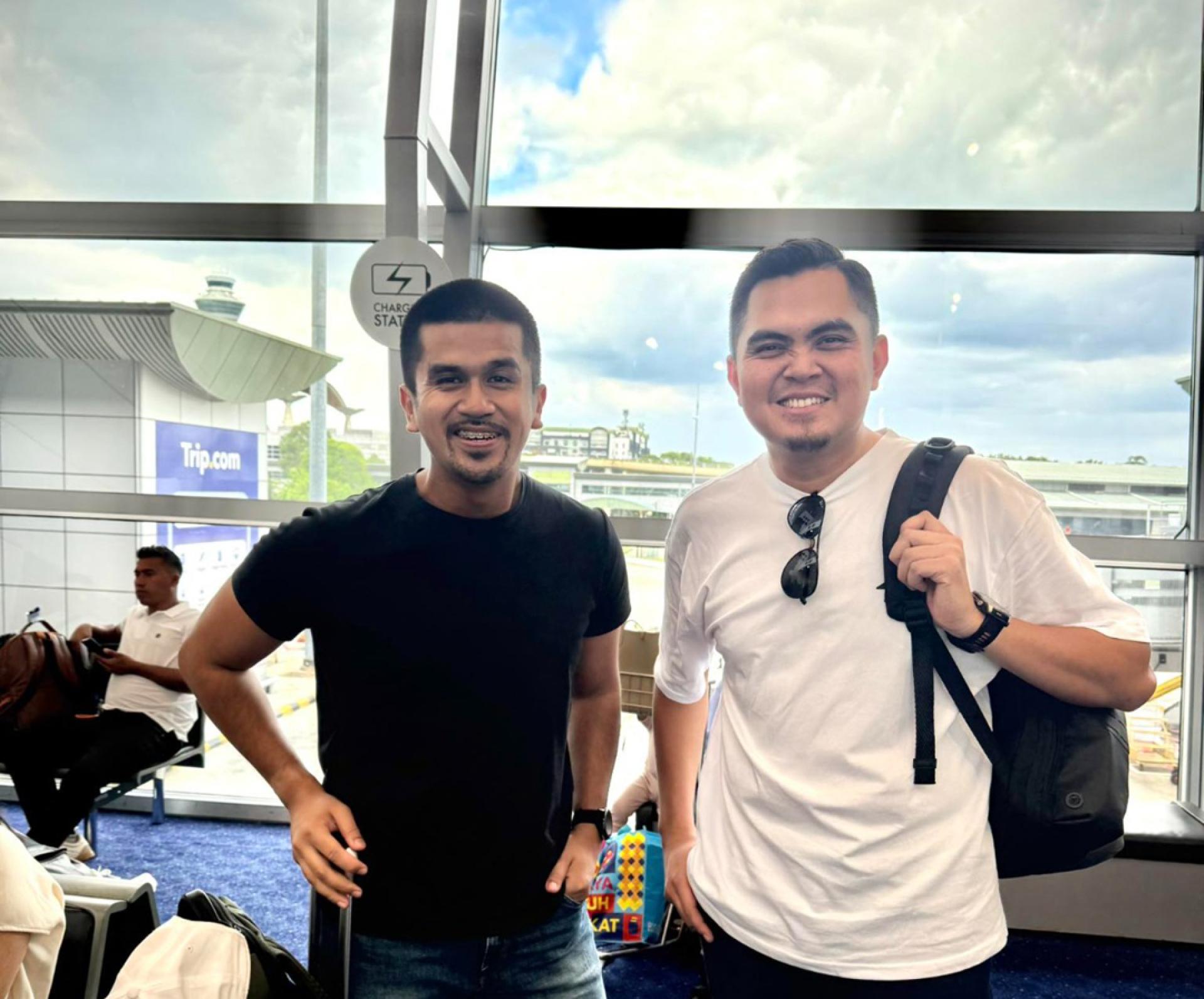 哈菲兹在脸书贴图与阿克马准备飞往沙巴的合照，并写到：“什么新闻？还有很多工作要完成呢。我们出发去京那巴当岸和拉末！战斗！”