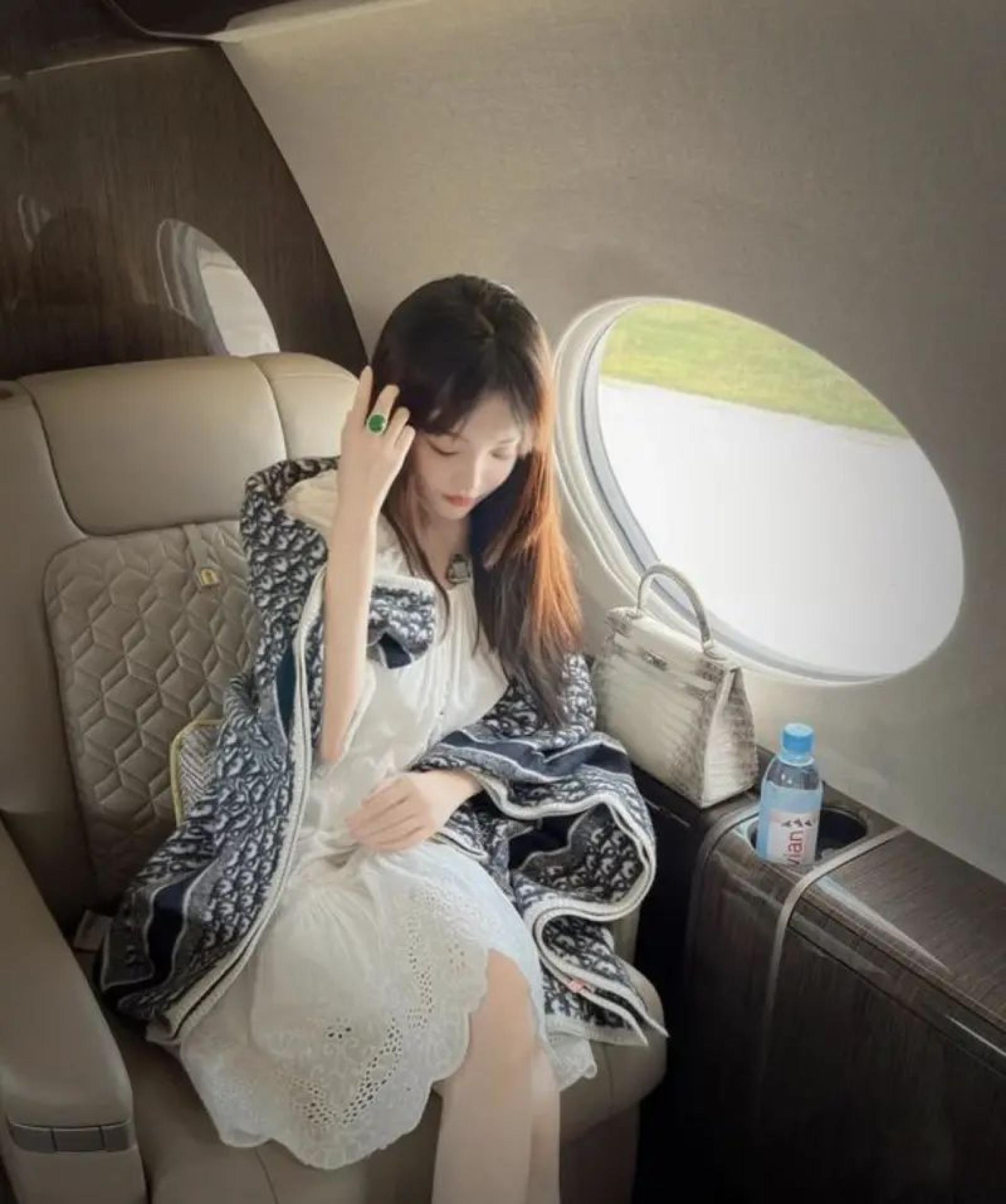 陈志妻子Eva经常在网上炫富。