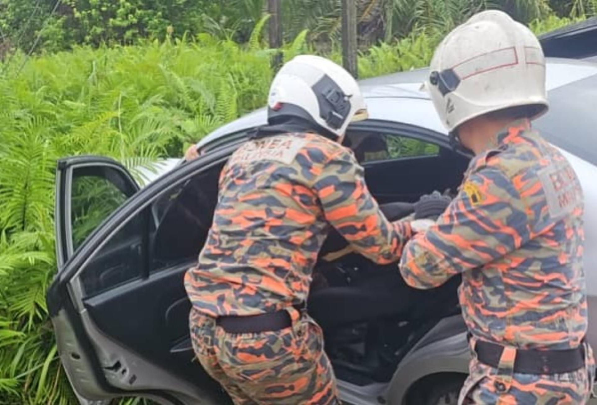 消拯人员到场救援，将伤者救出。