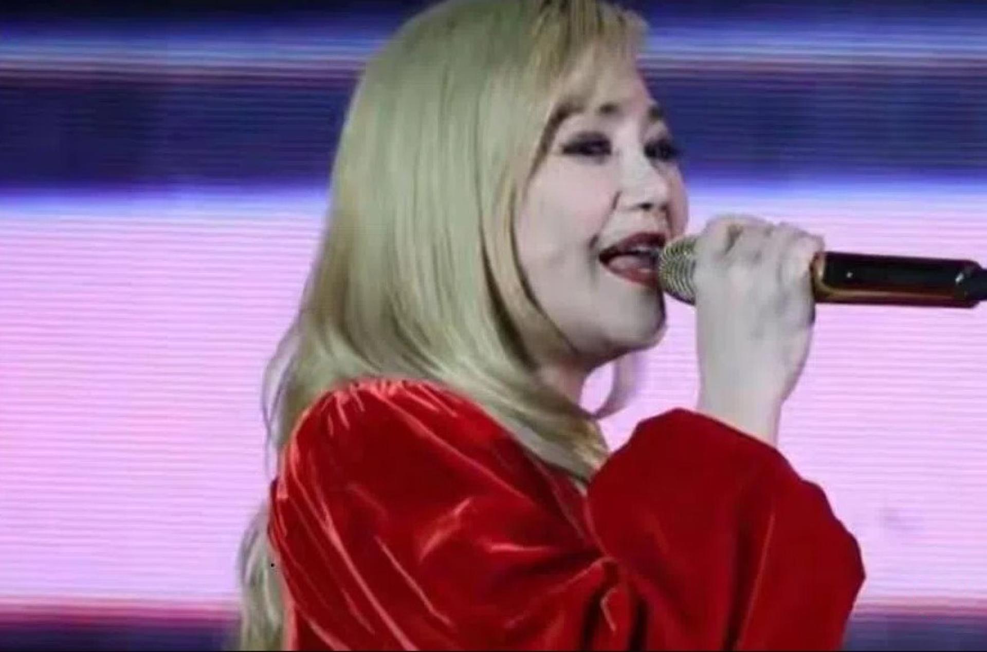 梁静茹在厦门演唱会照片中，被指身形圆润。