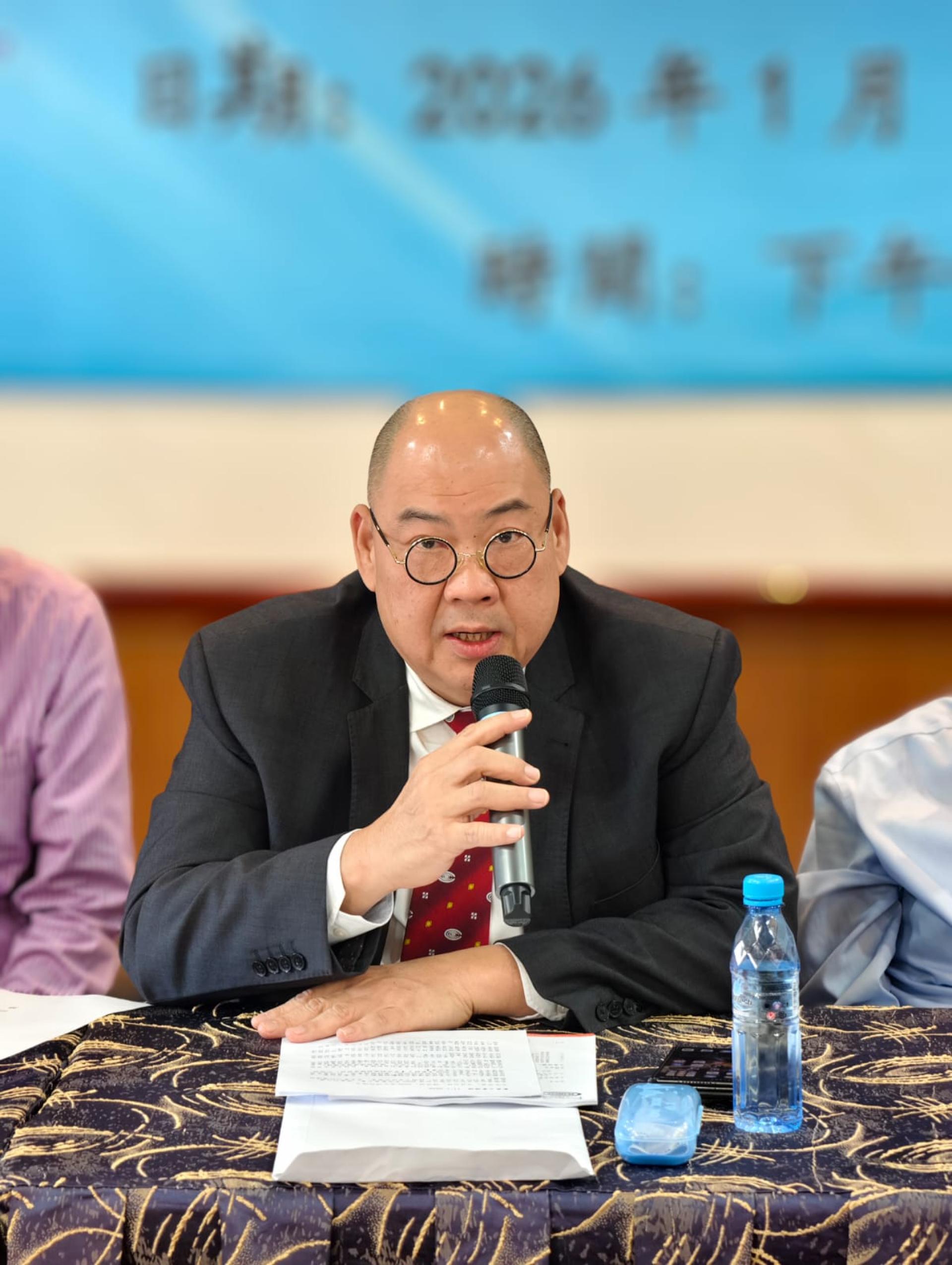 汶莱斯市中华总商会会长林汉璋在会员大会上致词