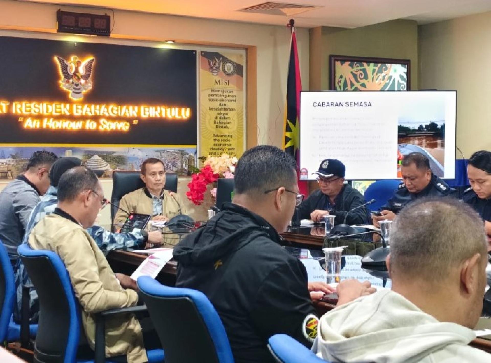 委员会主席拿督纽拉克凯提（YBhg Datu Nyurak Keti）表示，各界尤其是社区领袖应发挥关键作用，通过官方和权威渠道传递洪水相关信息，同时避免传播未经证实的信息，以免引起居民混淆或恐慌。