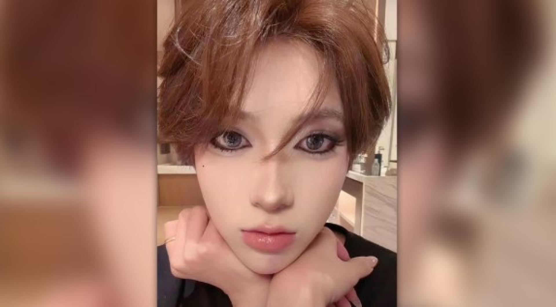 小澈是中国人气跨性别网红。