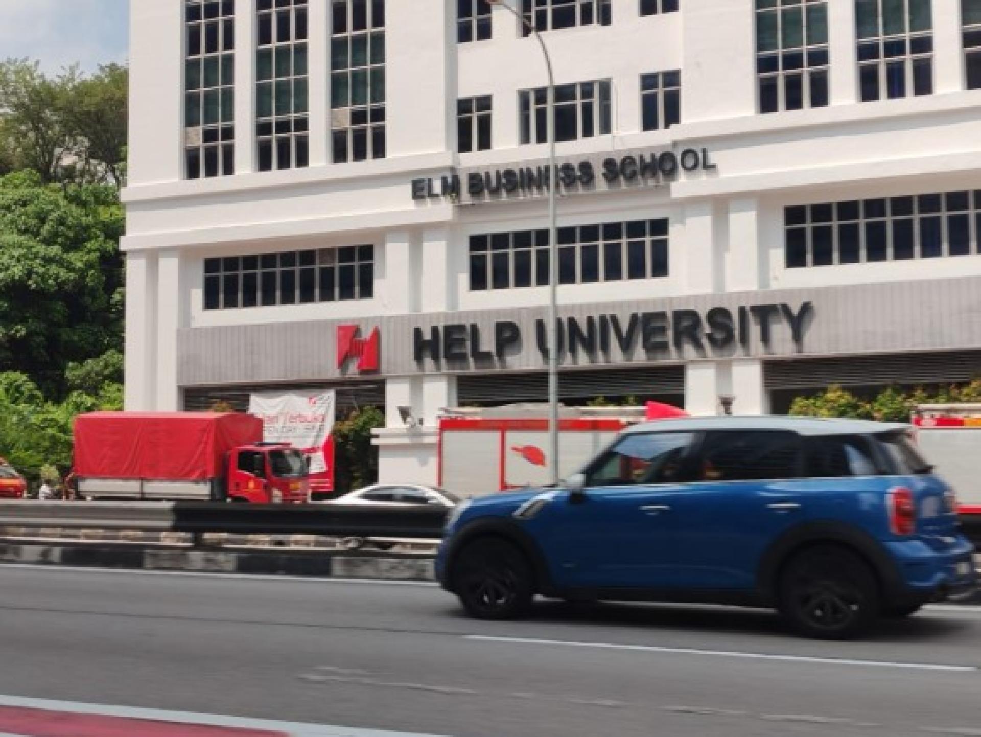 武吉白沙罗马来西亚精英大学，发生冷气压缩机爆炸事故。