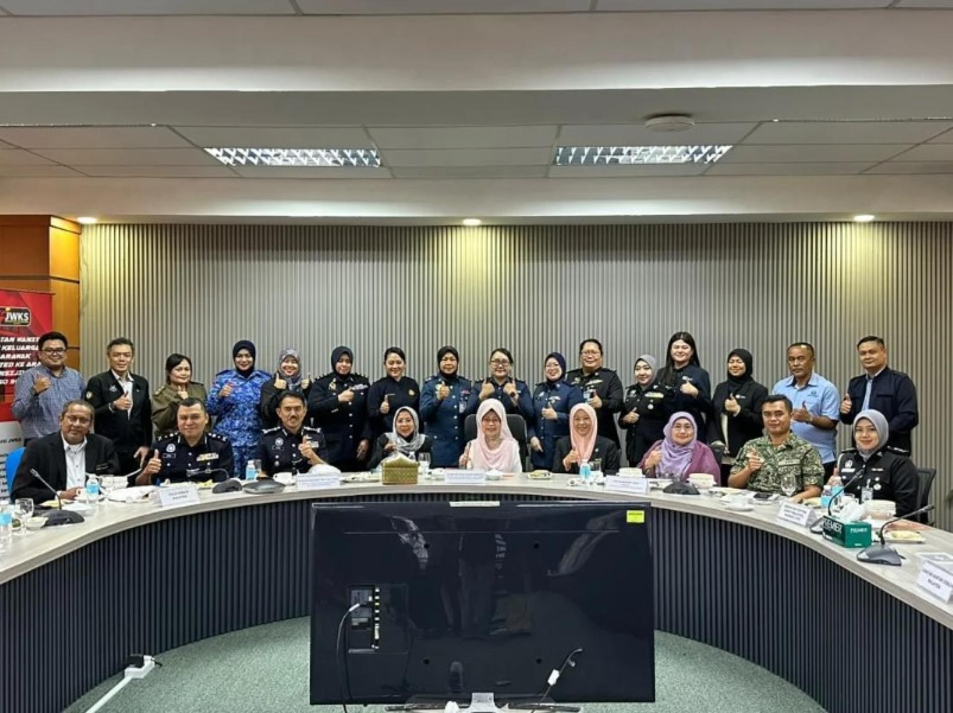 陈赛明（左5）出席2026年农历新年及开斋节心意援助指导委员会会议。